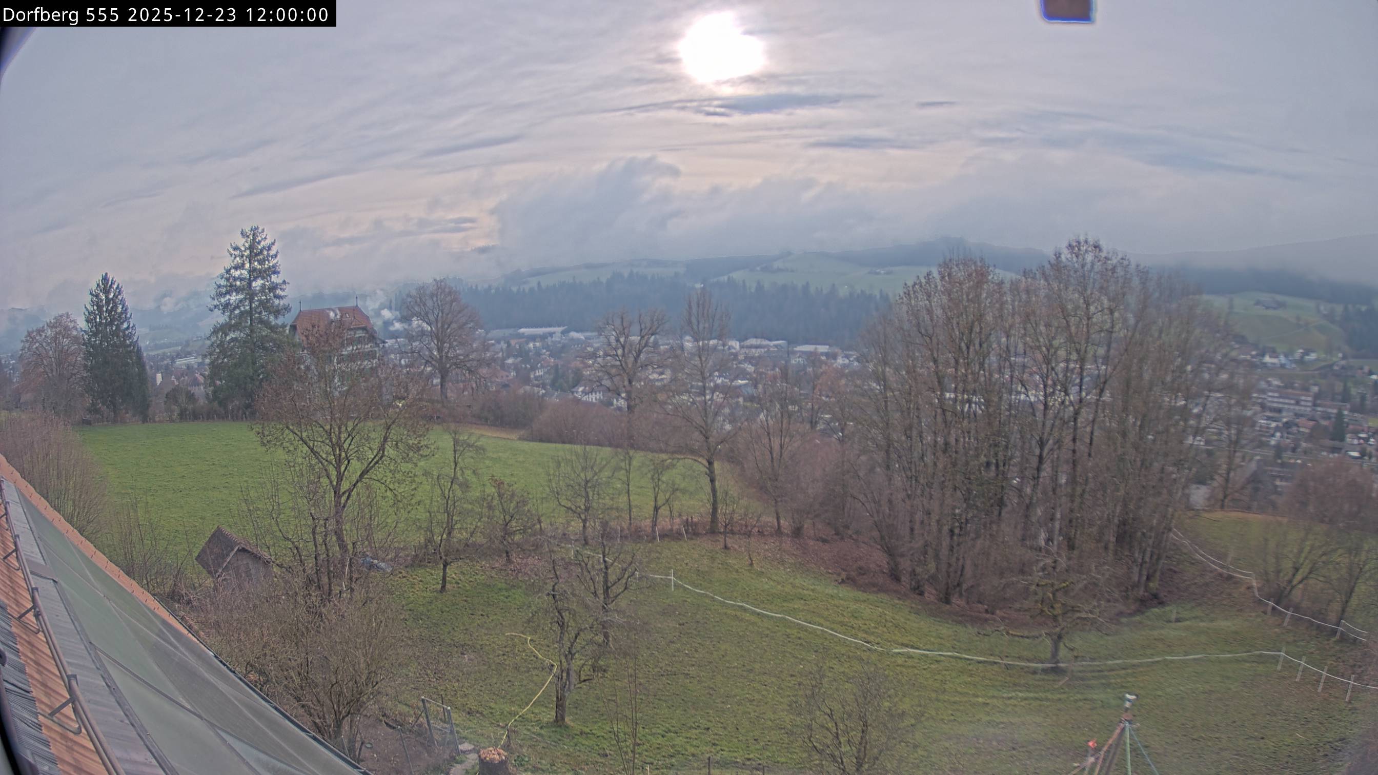 Webcam-Bild: Aussicht vom Dorfberg in Langnau 20251223-120000