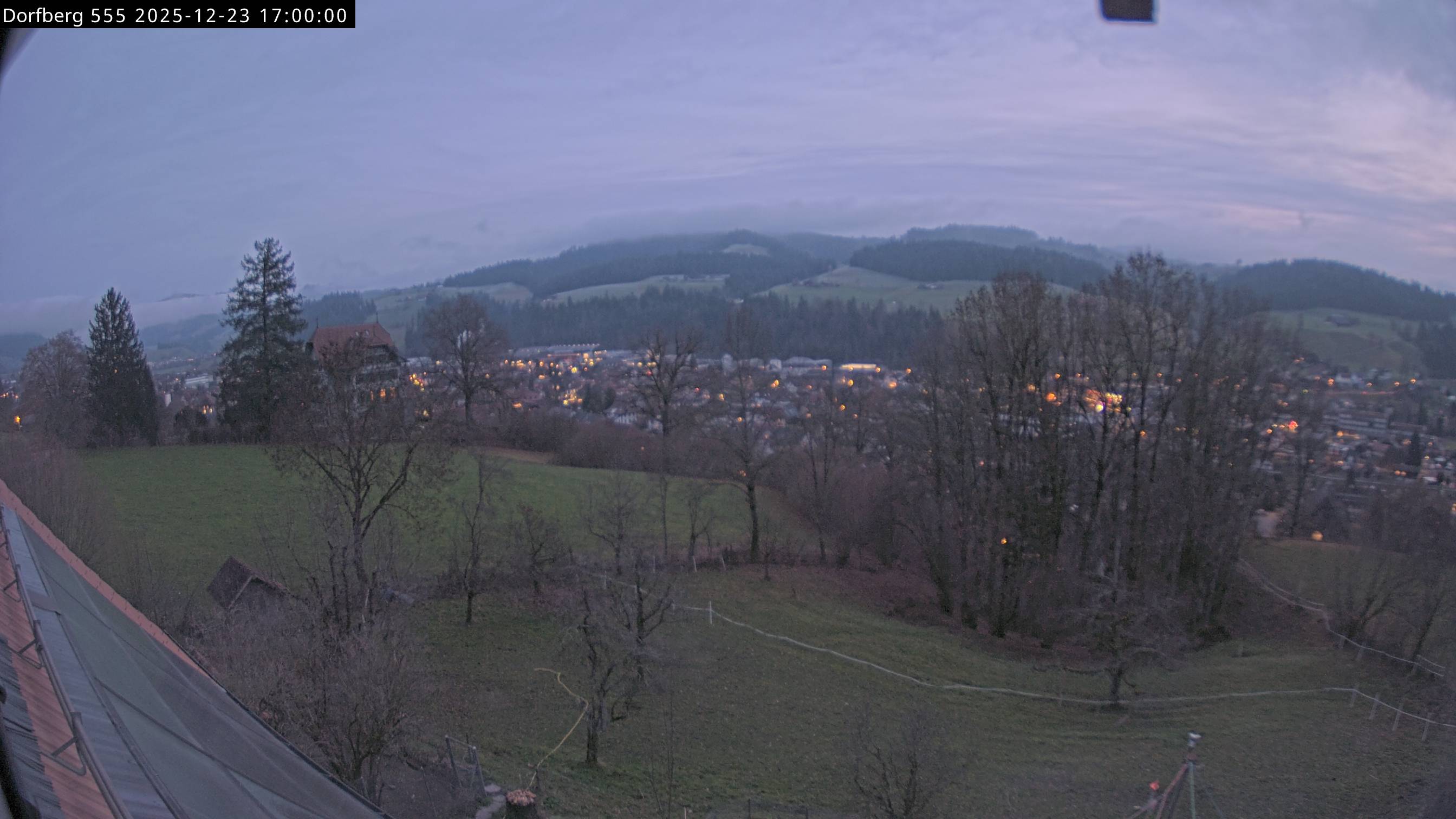 Webcam-Bild: Aussicht vom Dorfberg in Langnau 20251223-170000