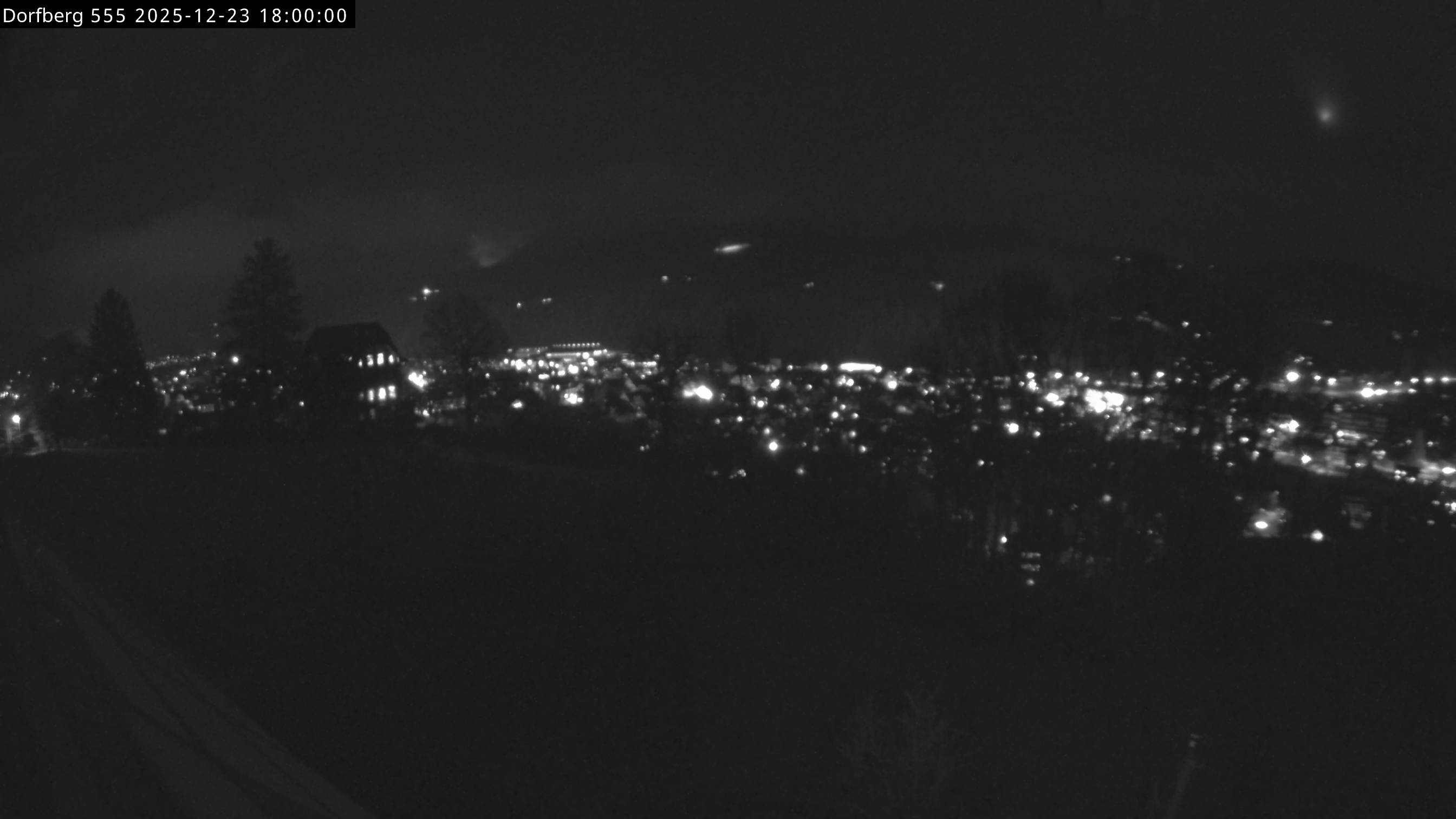 Webcam-Bild: Aussicht vom Dorfberg in Langnau 20251223-180000