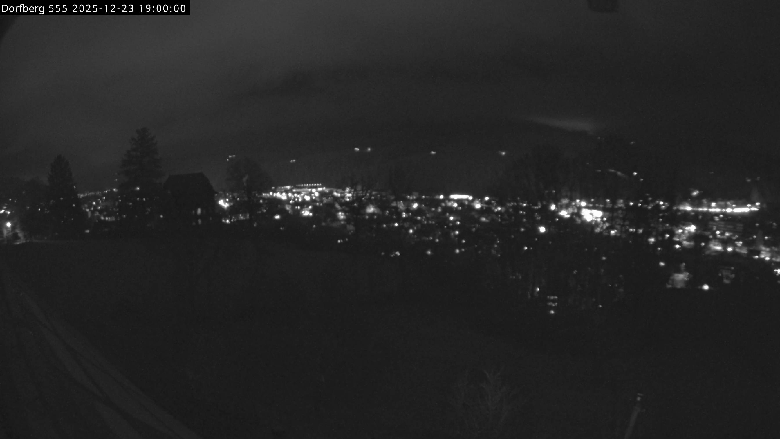 Webcam-Bild: Aussicht vom Dorfberg in Langnau 20251223-190000