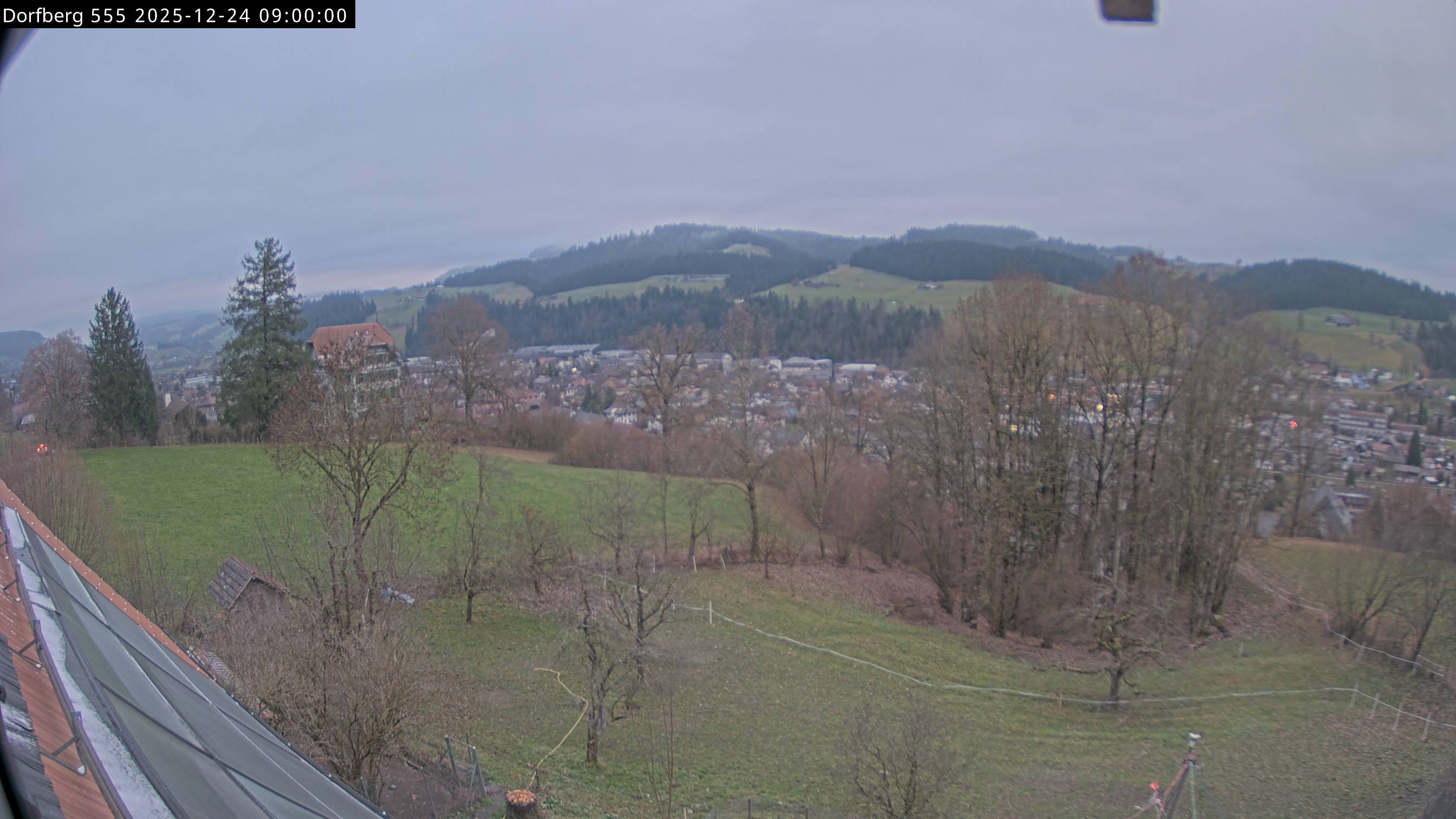Webcam-Bild: Aussicht vom Dorfberg in Langnau 20251224-090000