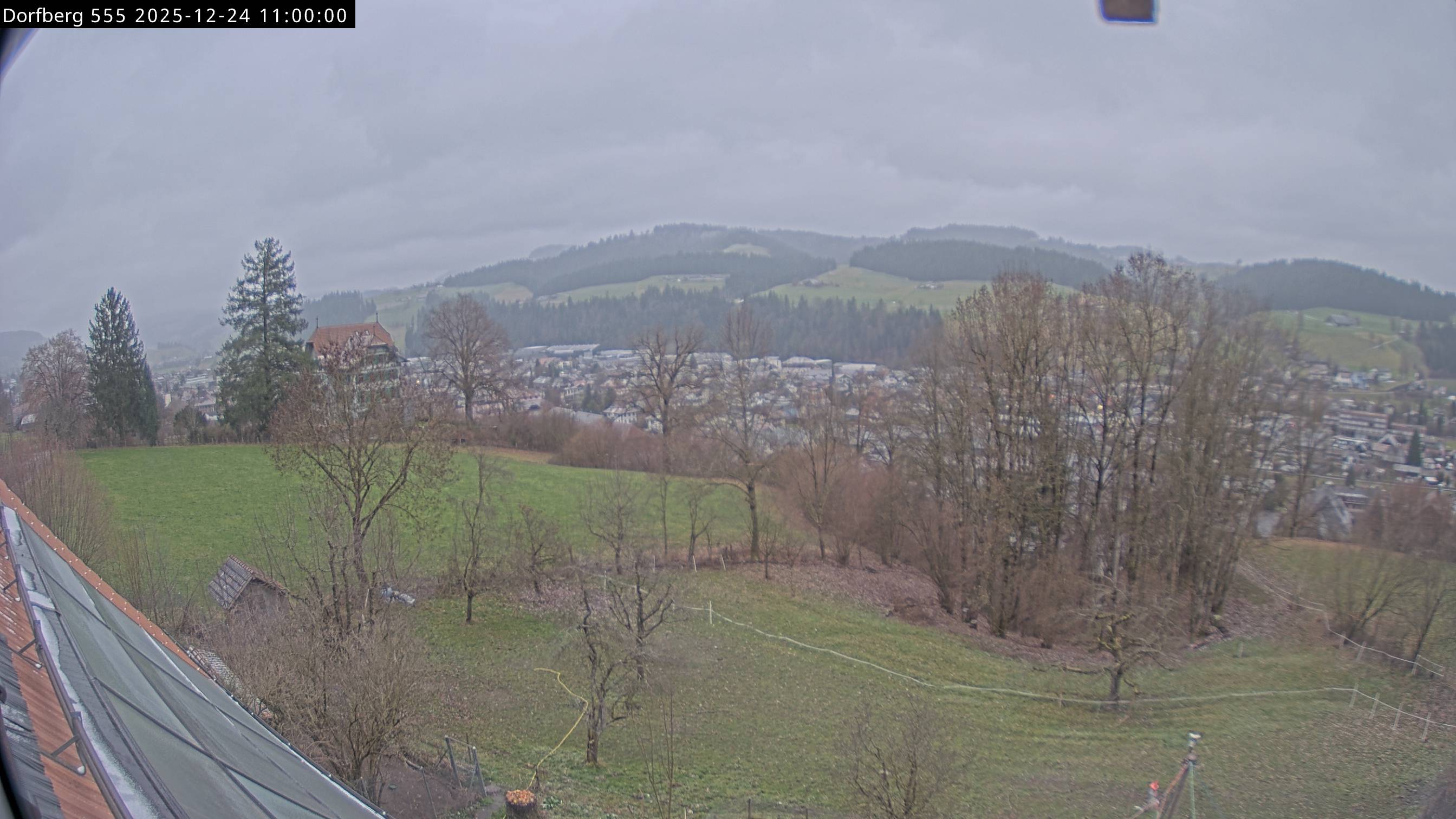 Webcam-Bild: Aussicht vom Dorfberg in Langnau 20251224-110000