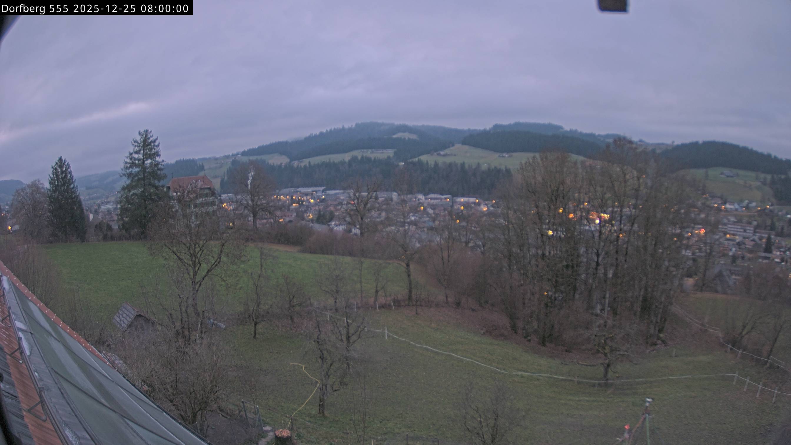 Webcam-Bild: Aussicht vom Dorfberg in Langnau 20251225-080000
