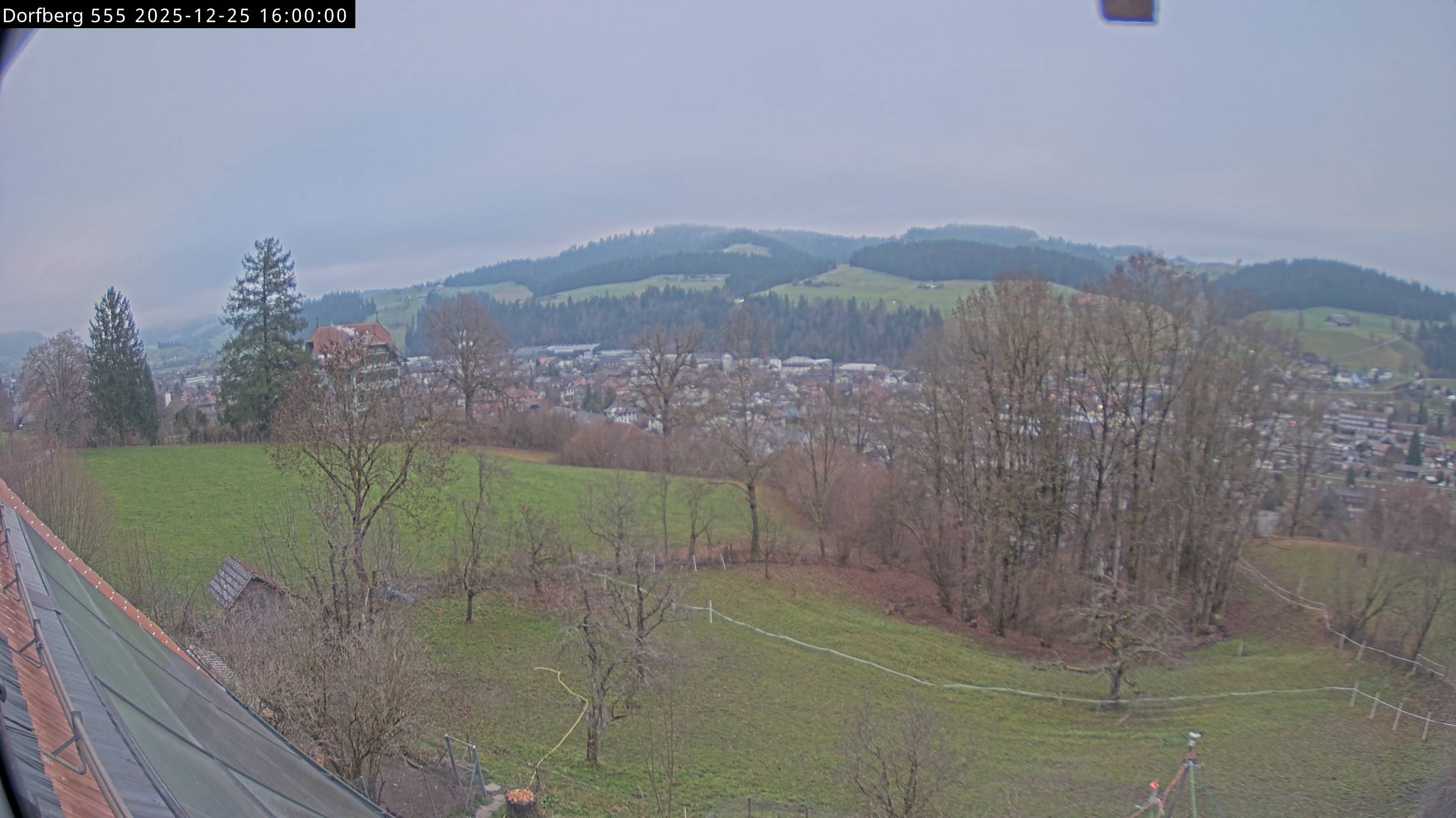 Webcam-Bild: Aussicht vom Dorfberg in Langnau 20251225-160000