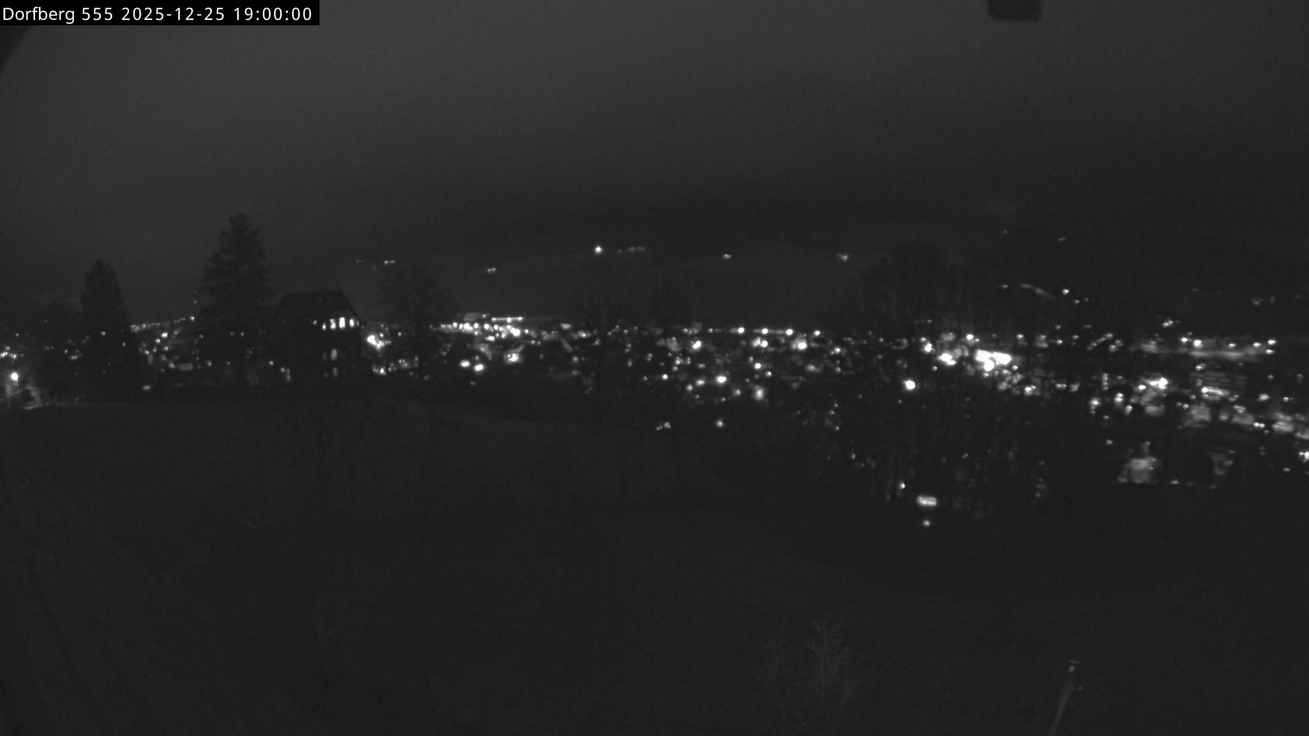 Webcam-Bild: Aussicht vom Dorfberg in Langnau 20251225-190000