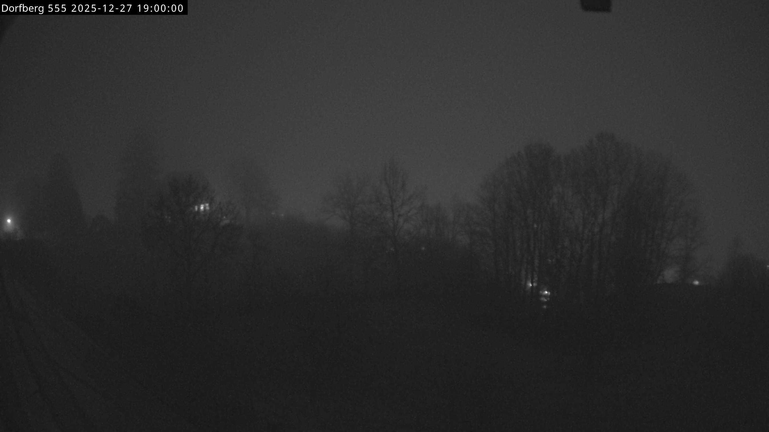 Webcam-Bild: Aussicht vom Dorfberg in Langnau 20251227-190000