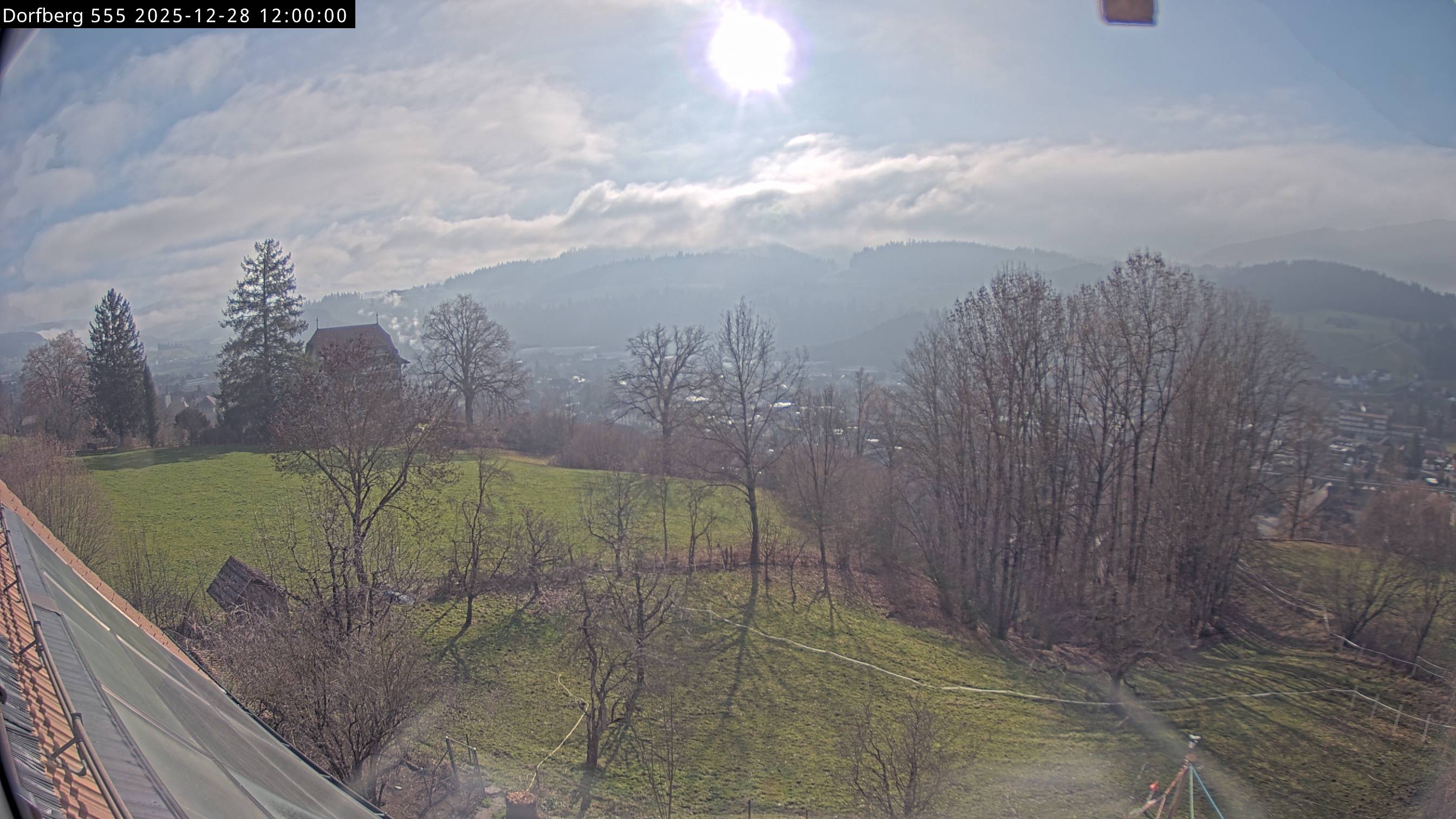 Webcam-Bild: Aussicht vom Dorfberg in Langnau 20251228-120000