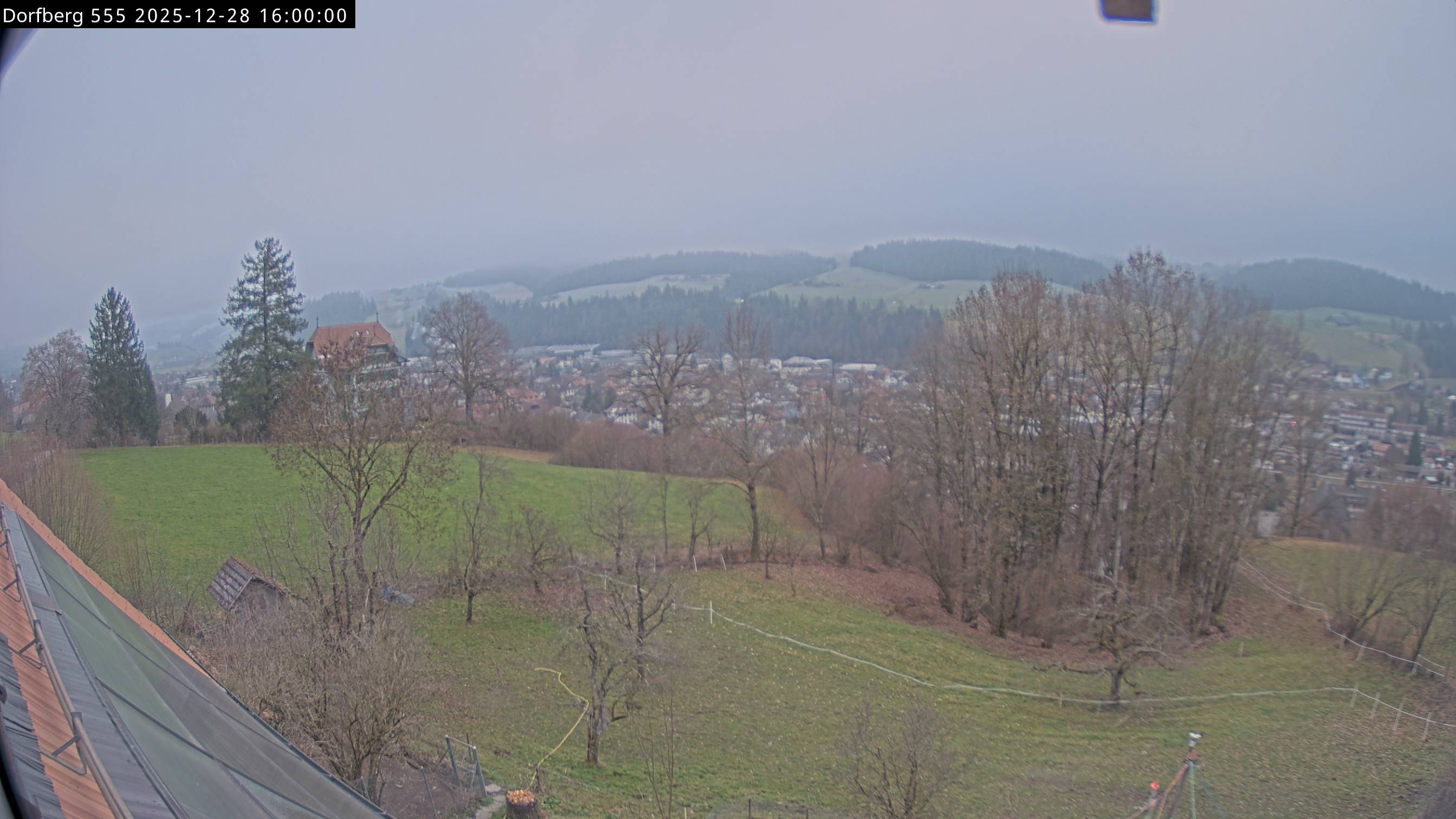 Webcam-Bild: Aussicht vom Dorfberg in Langnau 20251228-160000