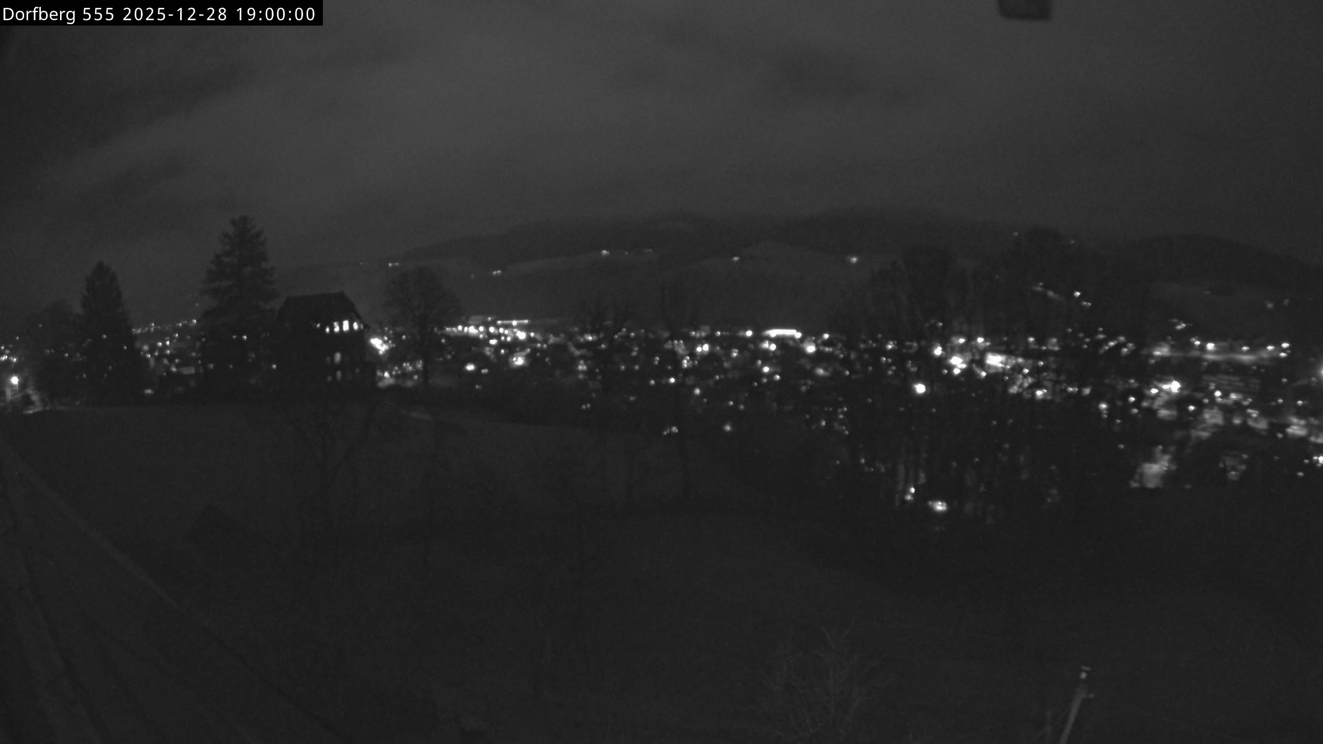 Webcam-Bild: Aussicht vom Dorfberg in Langnau 20251228-190000
