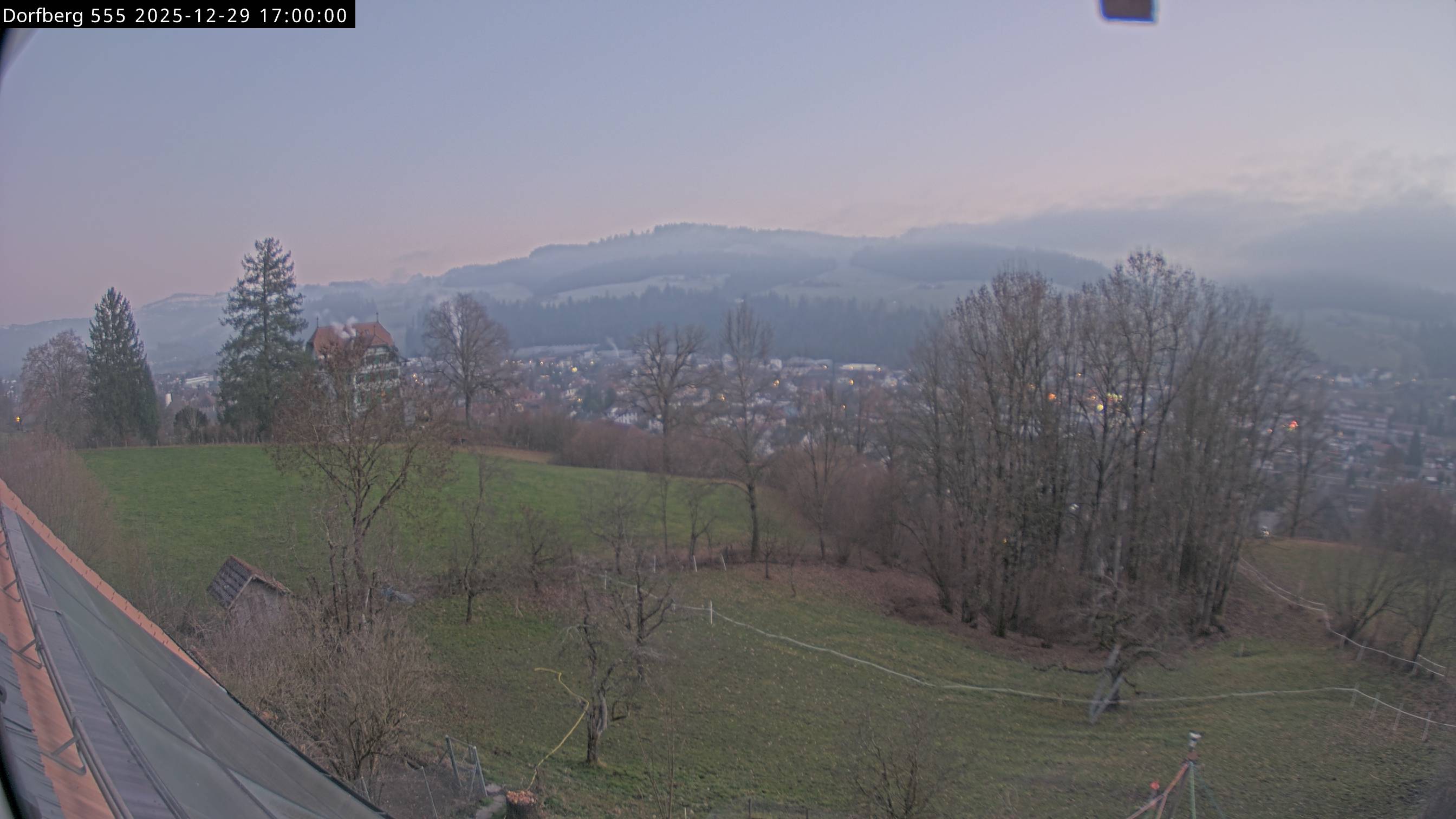 Webcam-Bild: Aussicht vom Dorfberg in Langnau 20251229-170000