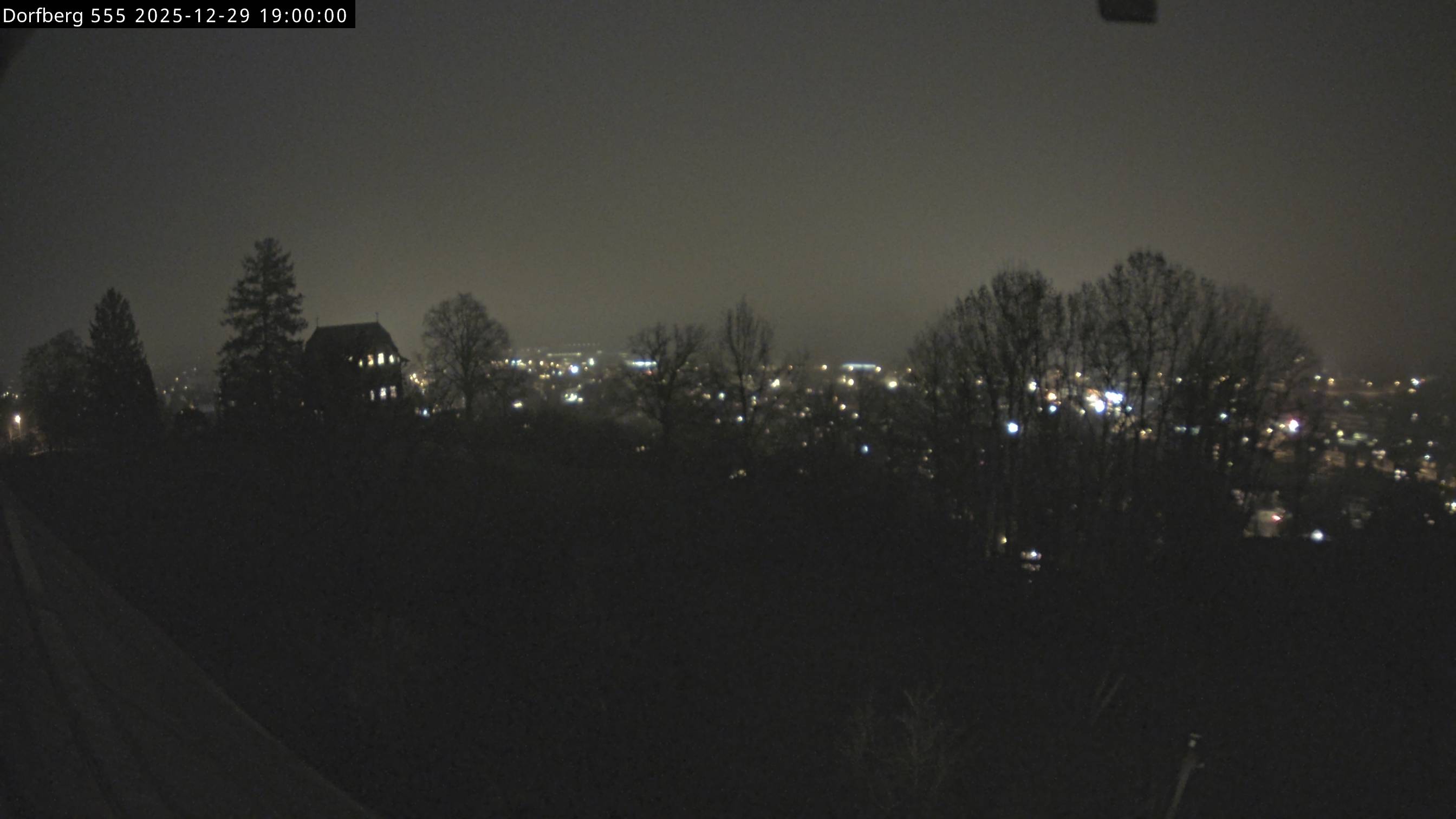 Webcam-Bild: Aussicht vom Dorfberg in Langnau 20251229-190000