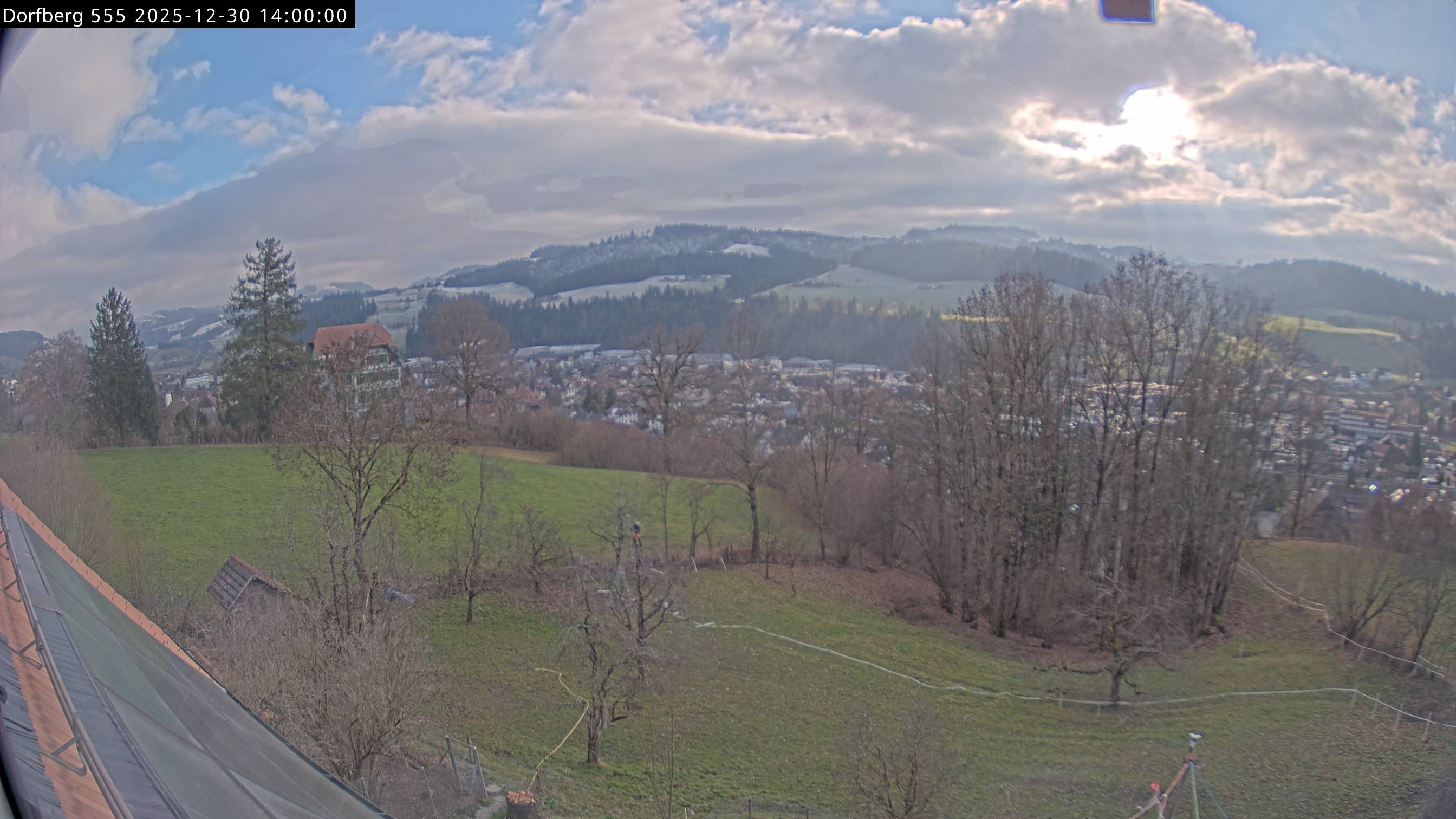 Webcam-Bild: Aussicht vom Dorfberg in Langnau 20251230-140000