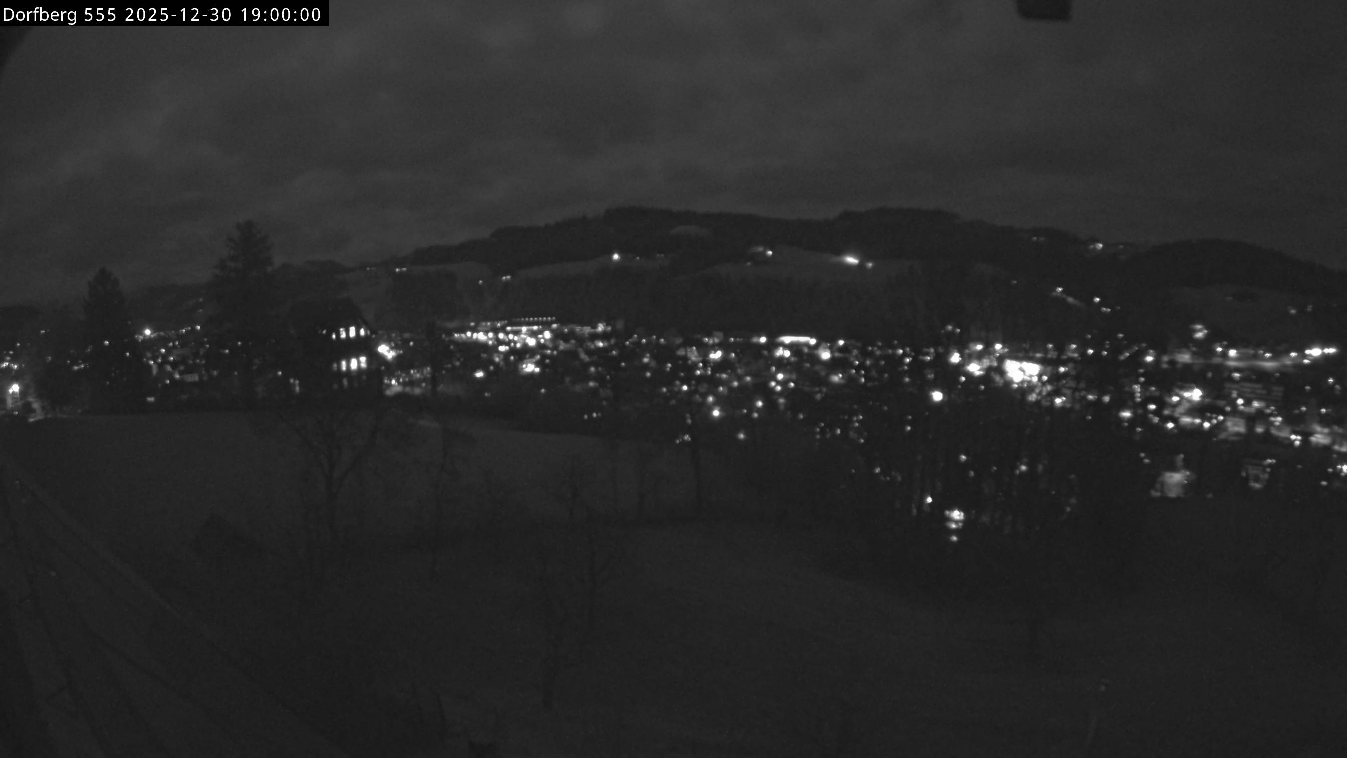Webcam-Bild: Aussicht vom Dorfberg in Langnau 20251230-190000