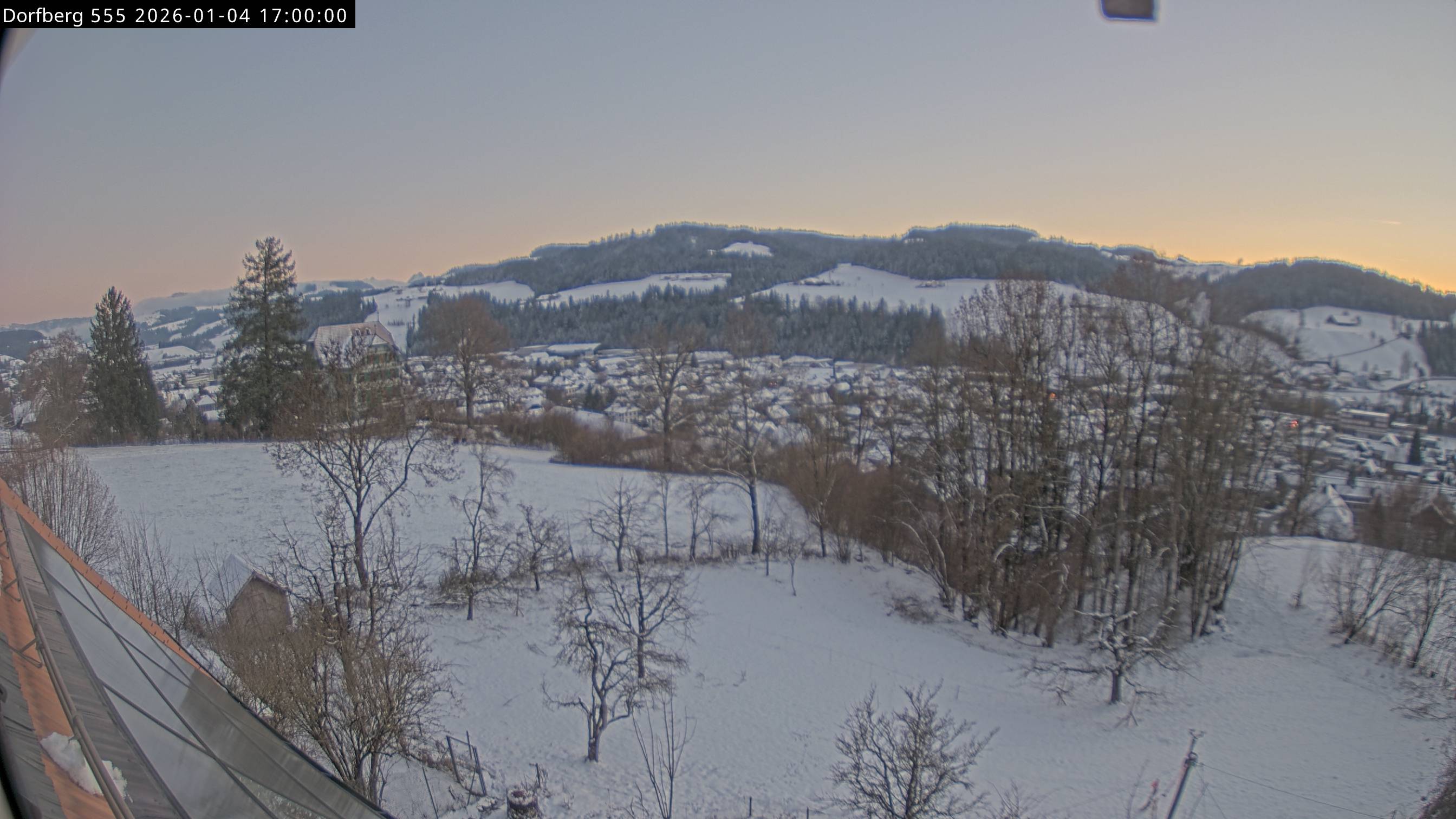 Webcam-Bild: Aussicht vom Dorfberg in Langnau 20260104-170000