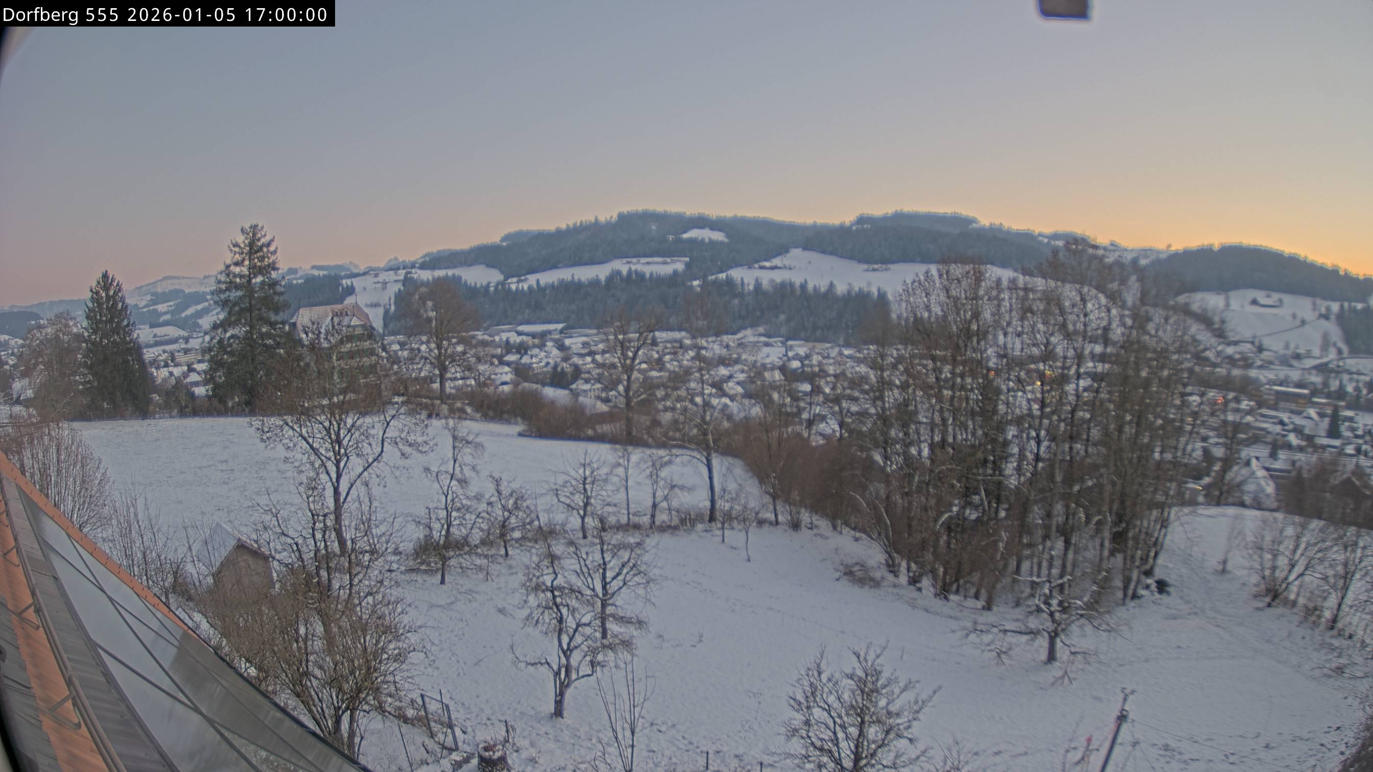 Webcam-Bild: Aussicht vom Dorfberg in Langnau 20260105-170000