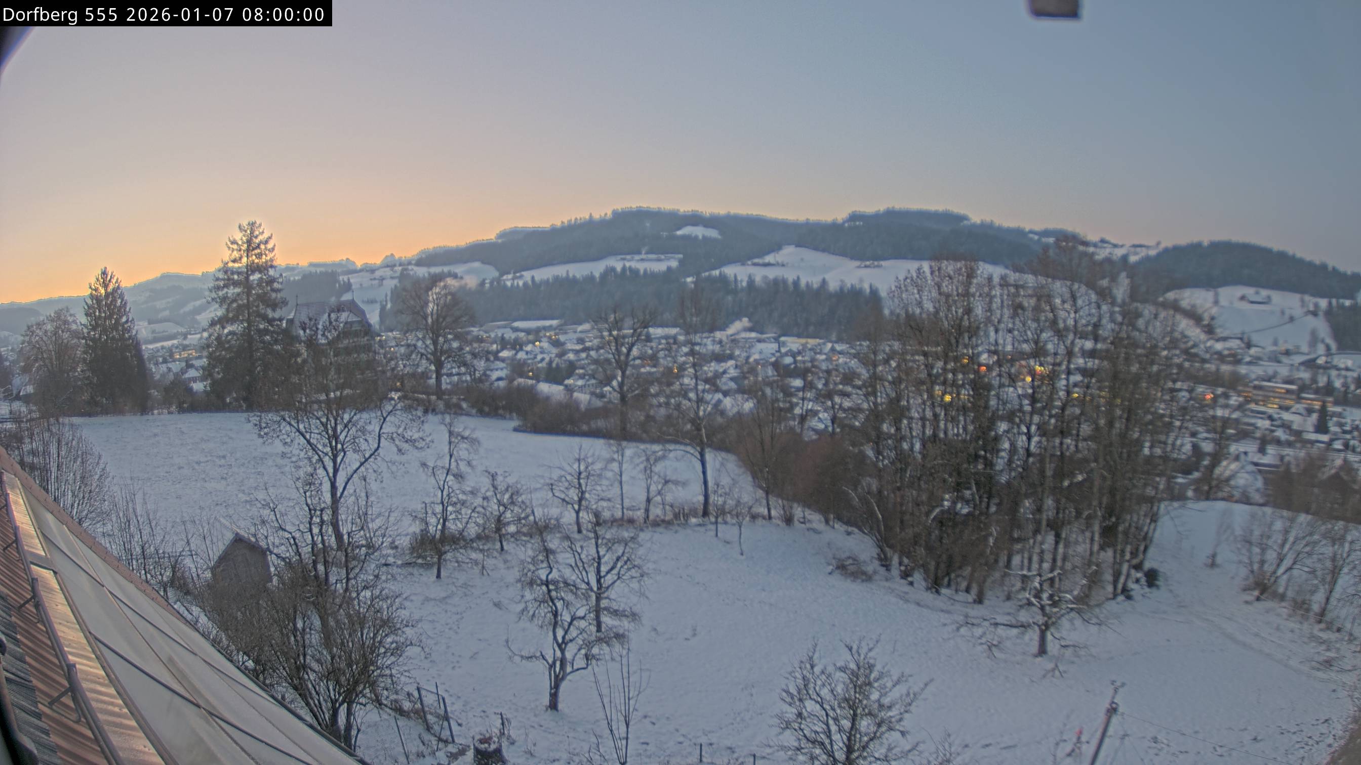 Webcam-Bild: Aussicht vom Dorfberg in Langnau 20260107-080000