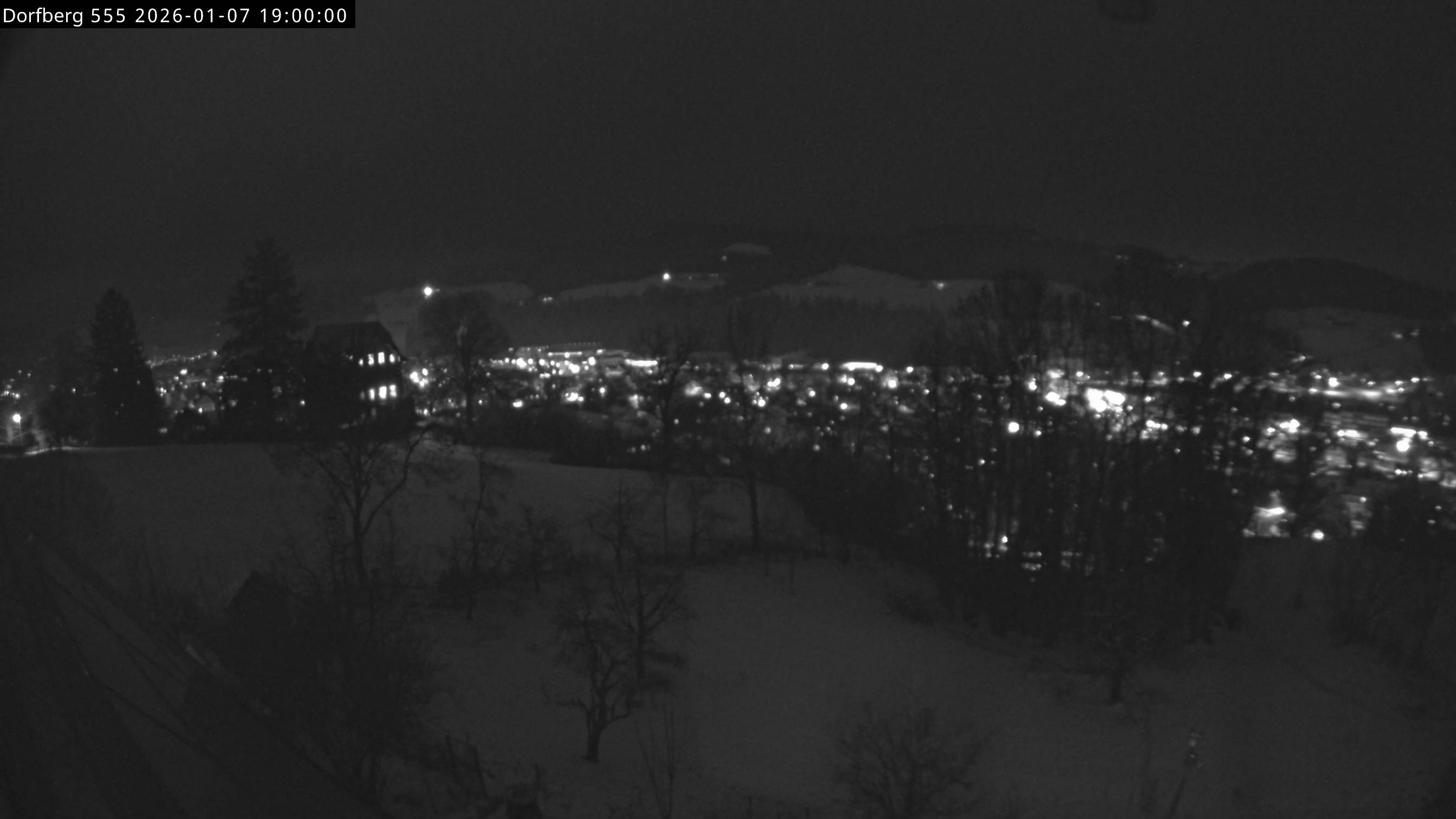 Webcam-Bild: Aussicht vom Dorfberg in Langnau 20260107-190000