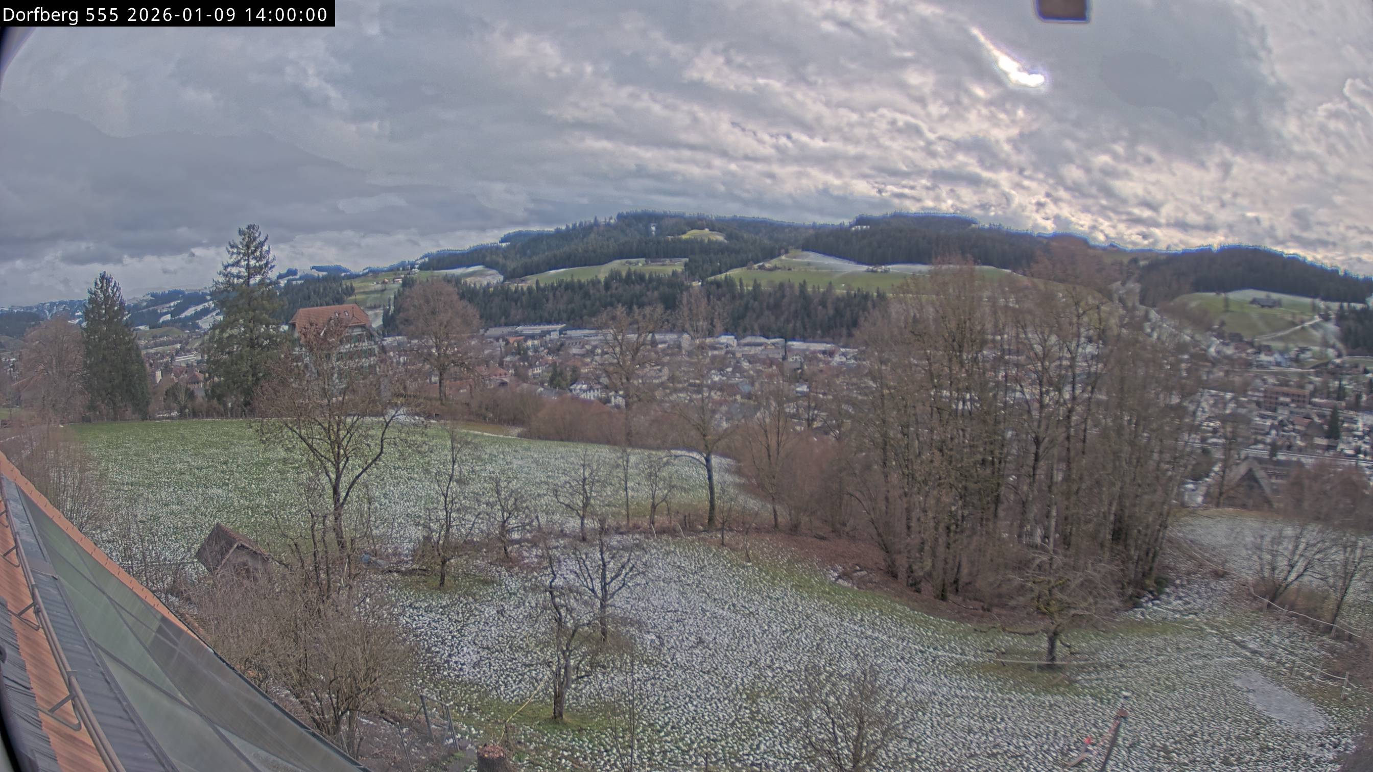 Webcam-Bild: Aussicht vom Dorfberg in Langnau 20260109-140000