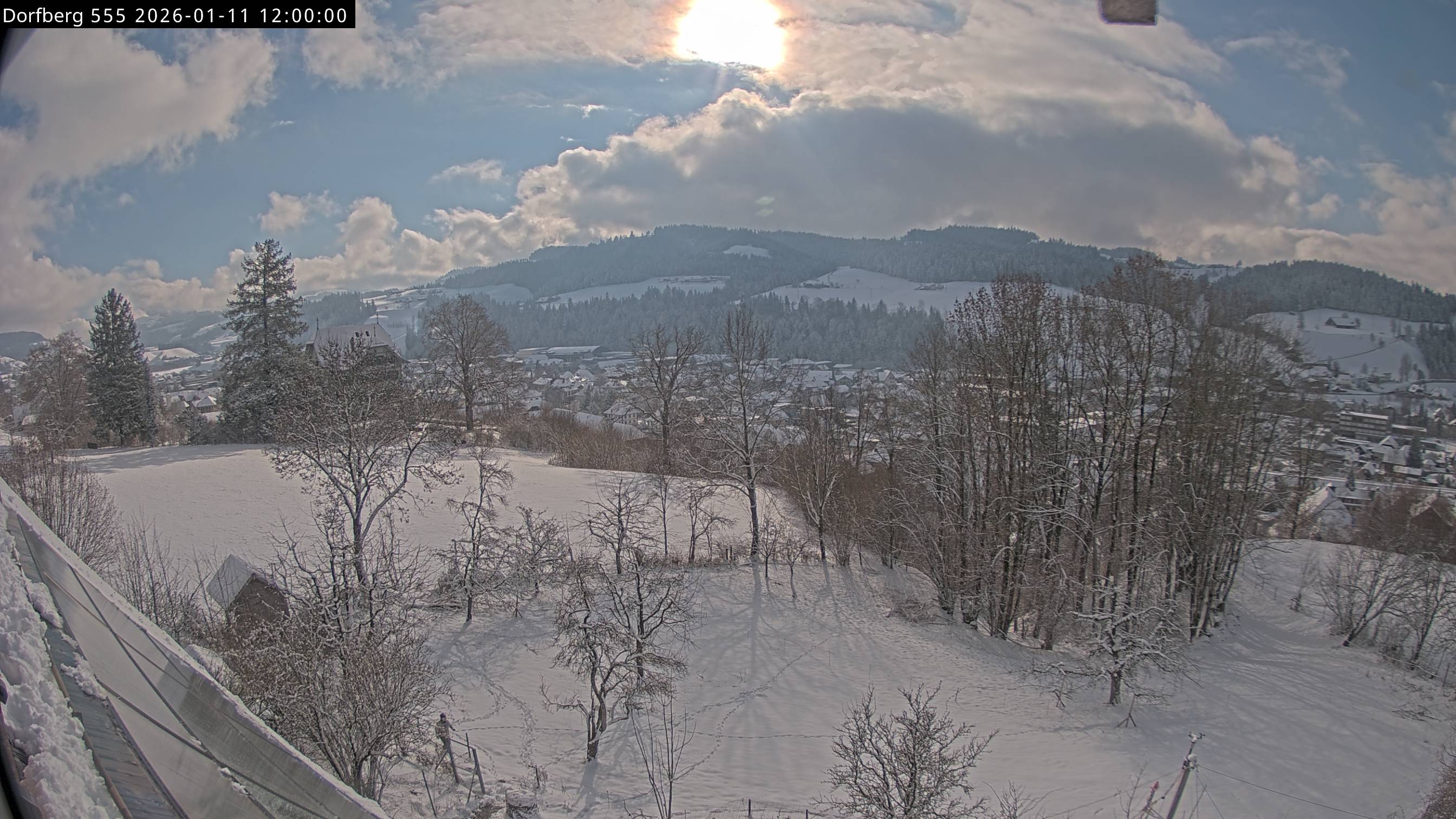 Webcam-Bild: Aussicht vom Dorfberg in Langnau 20260111-120000