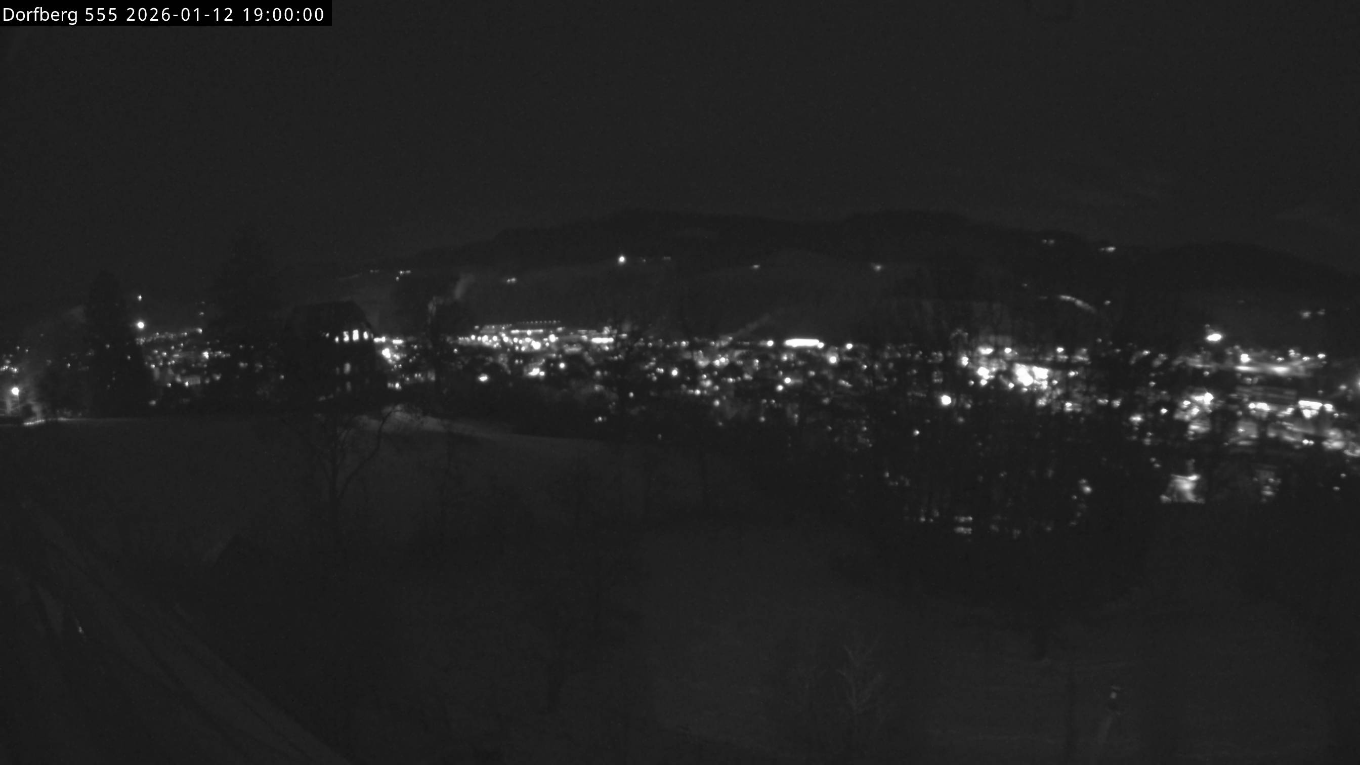 Webcam-Bild: Aussicht vom Dorfberg in Langnau 20260112-190000