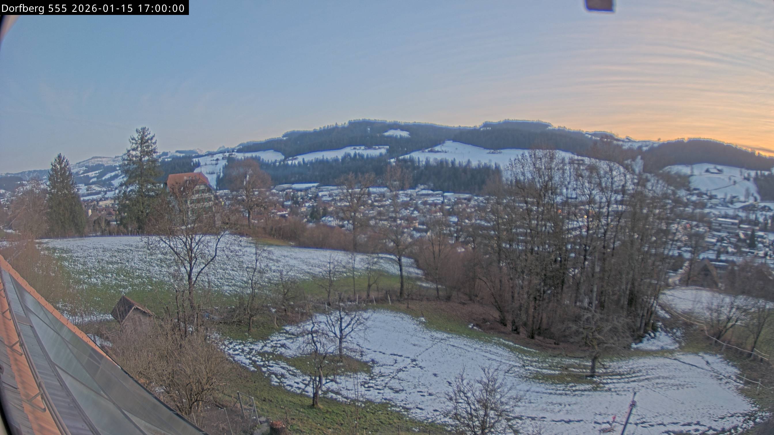 Webcam-Bild: Aussicht vom Dorfberg in Langnau 20260115-170000