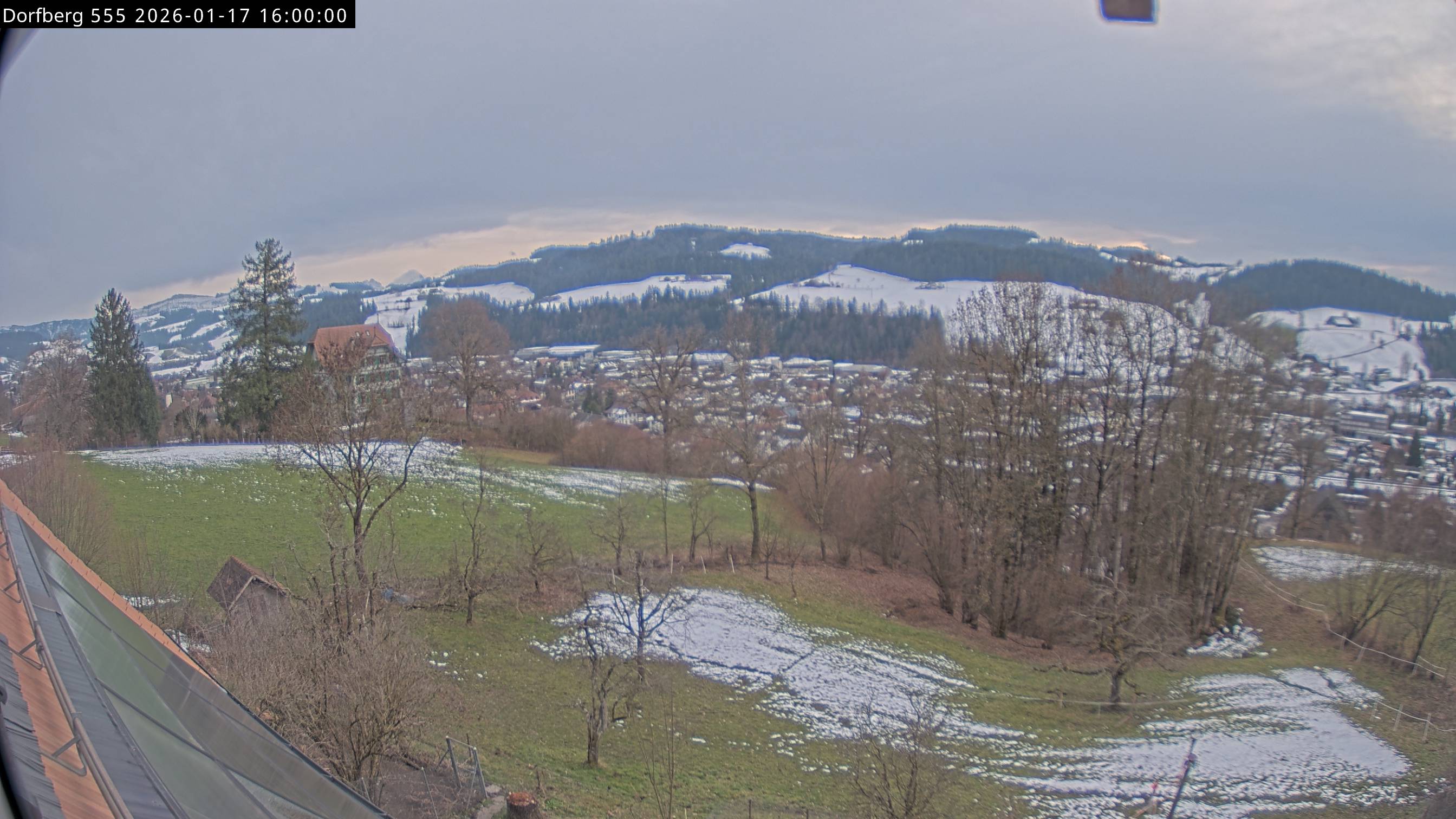 Webcam-Bild: Aussicht vom Dorfberg in Langnau 20260117-160000