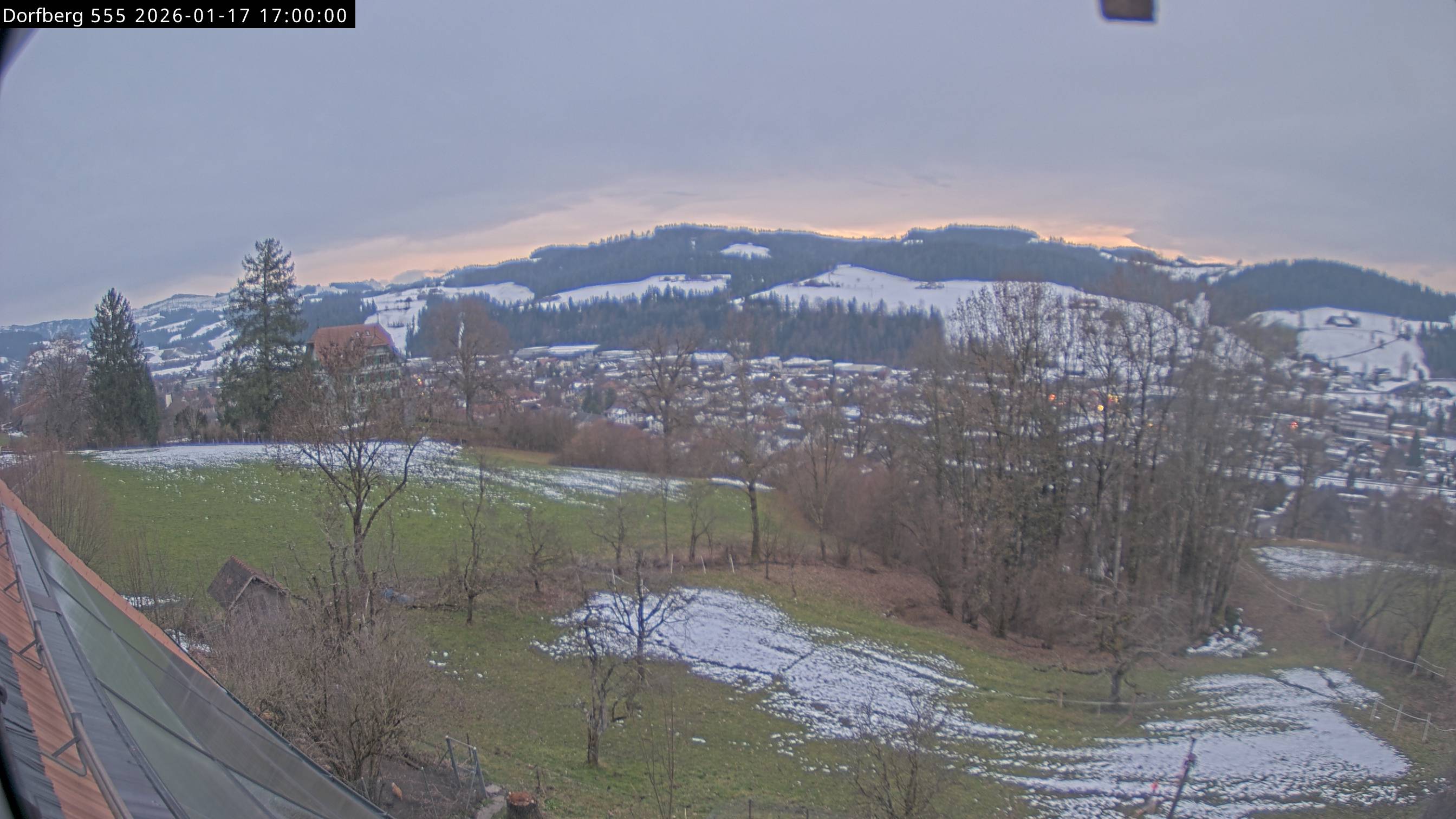 Webcam-Bild: Aussicht vom Dorfberg in Langnau 20260117-170000