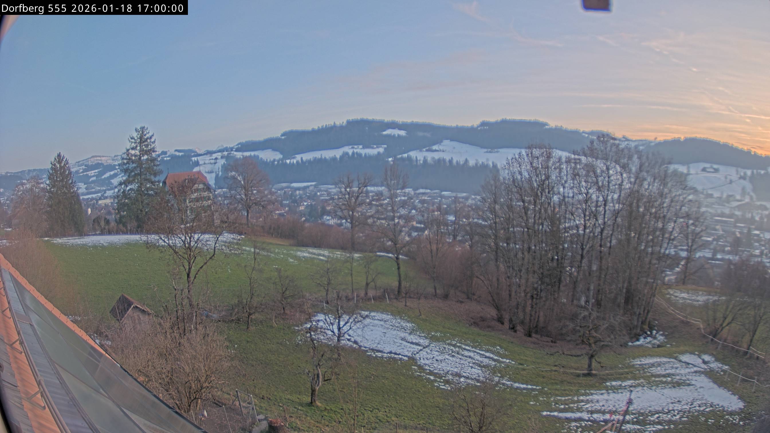 Webcam-Bild: Aussicht vom Dorfberg in Langnau 20260118-170000