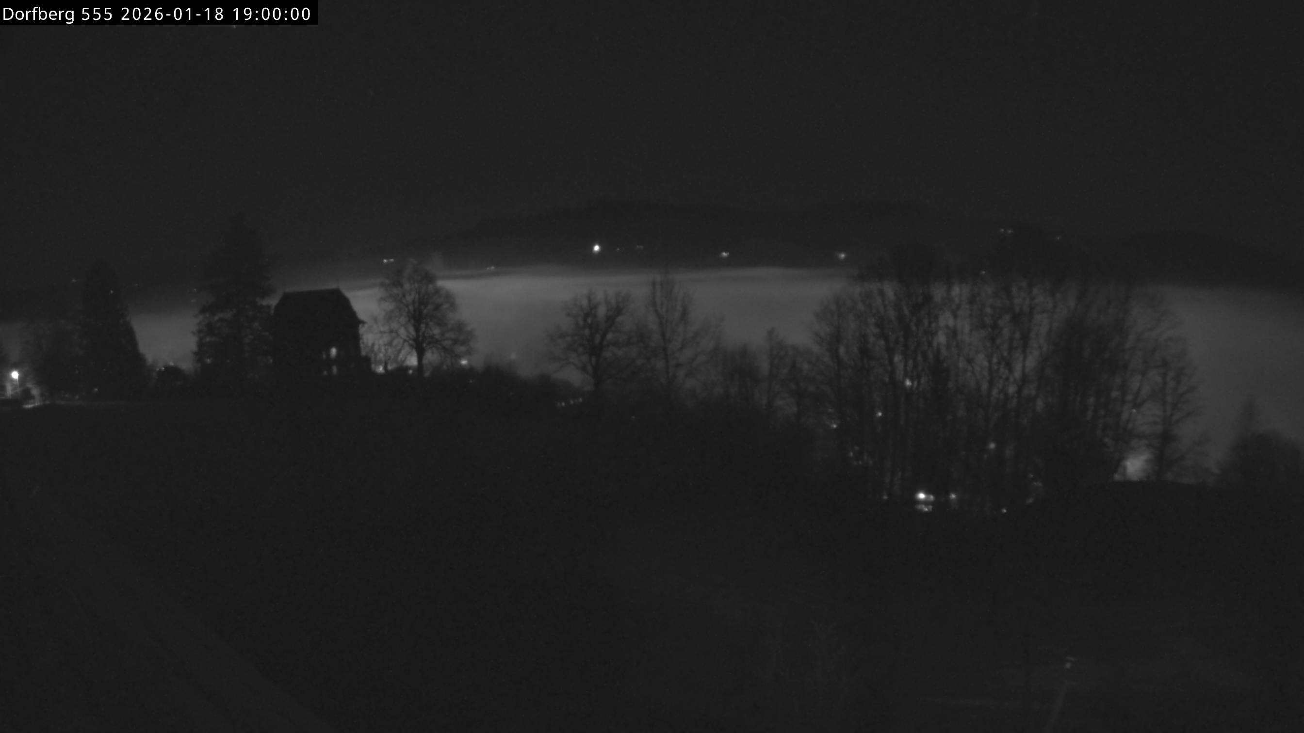 Webcam-Bild: Aussicht vom Dorfberg in Langnau 20260118-190000