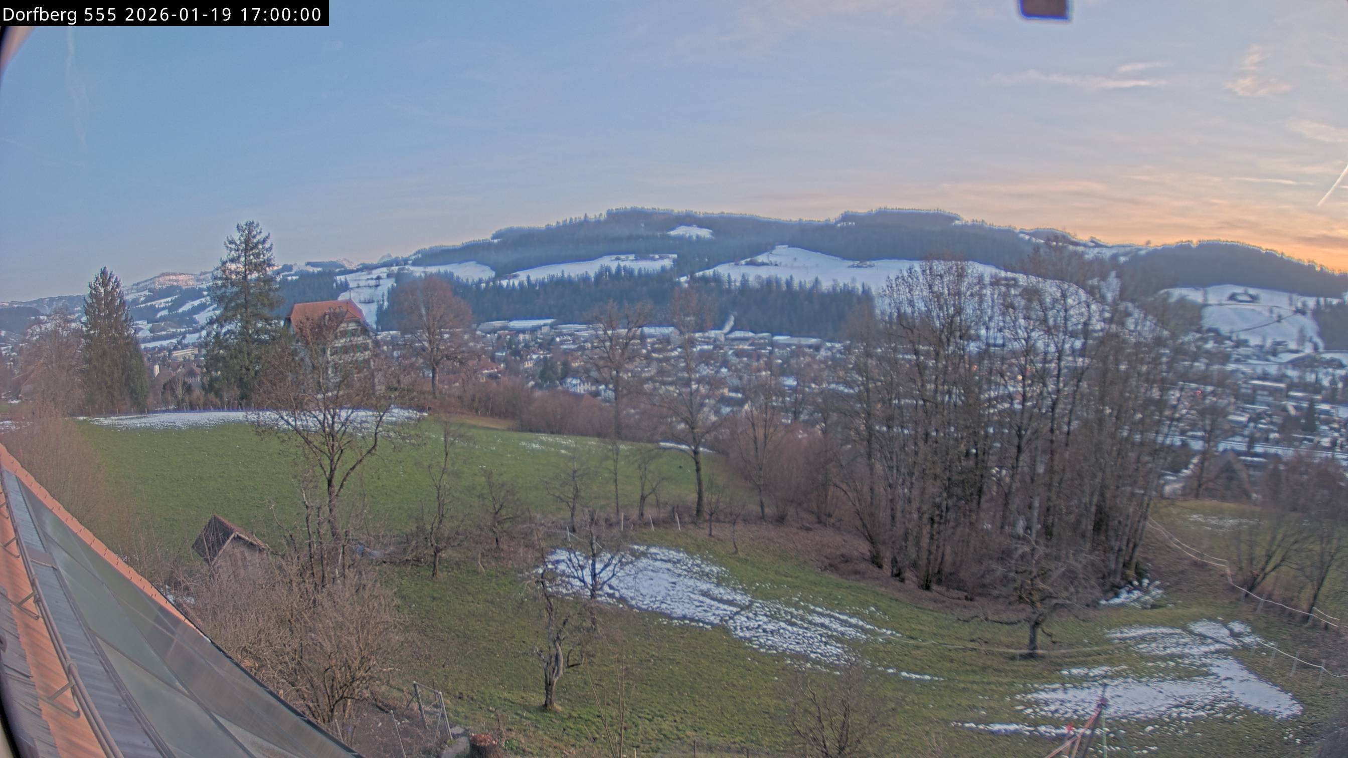 Webcam-Bild: Aussicht vom Dorfberg in Langnau 20260119-170000