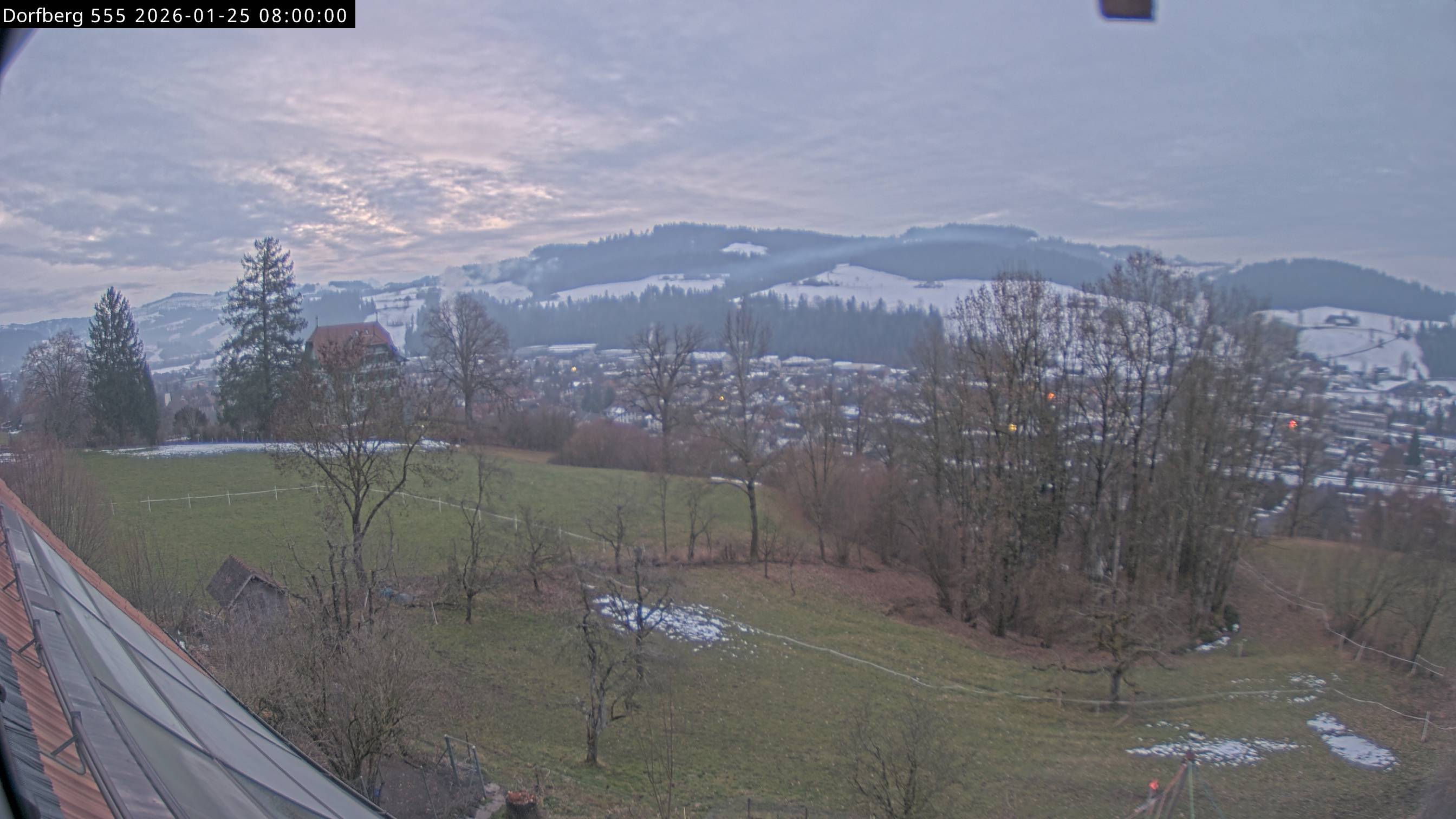 Webcam-Bild: Aussicht vom Dorfberg in Langnau 20260125-080000