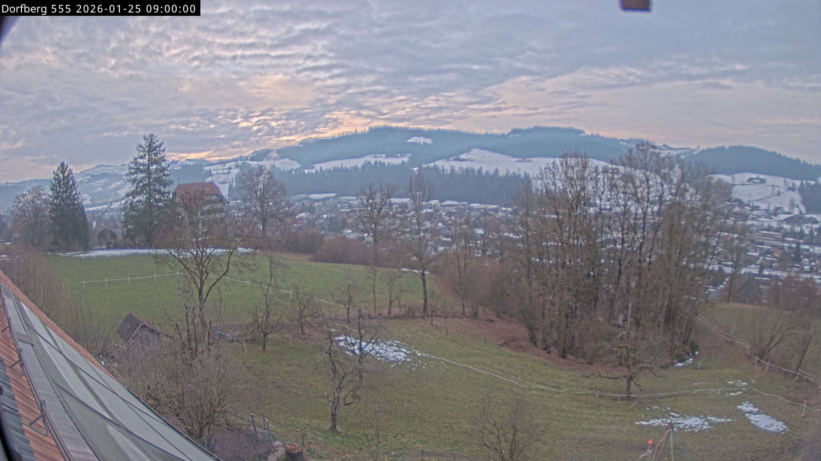 Webcam-Bild: Aussicht vom Dorfberg in Langnau 20260125-090000