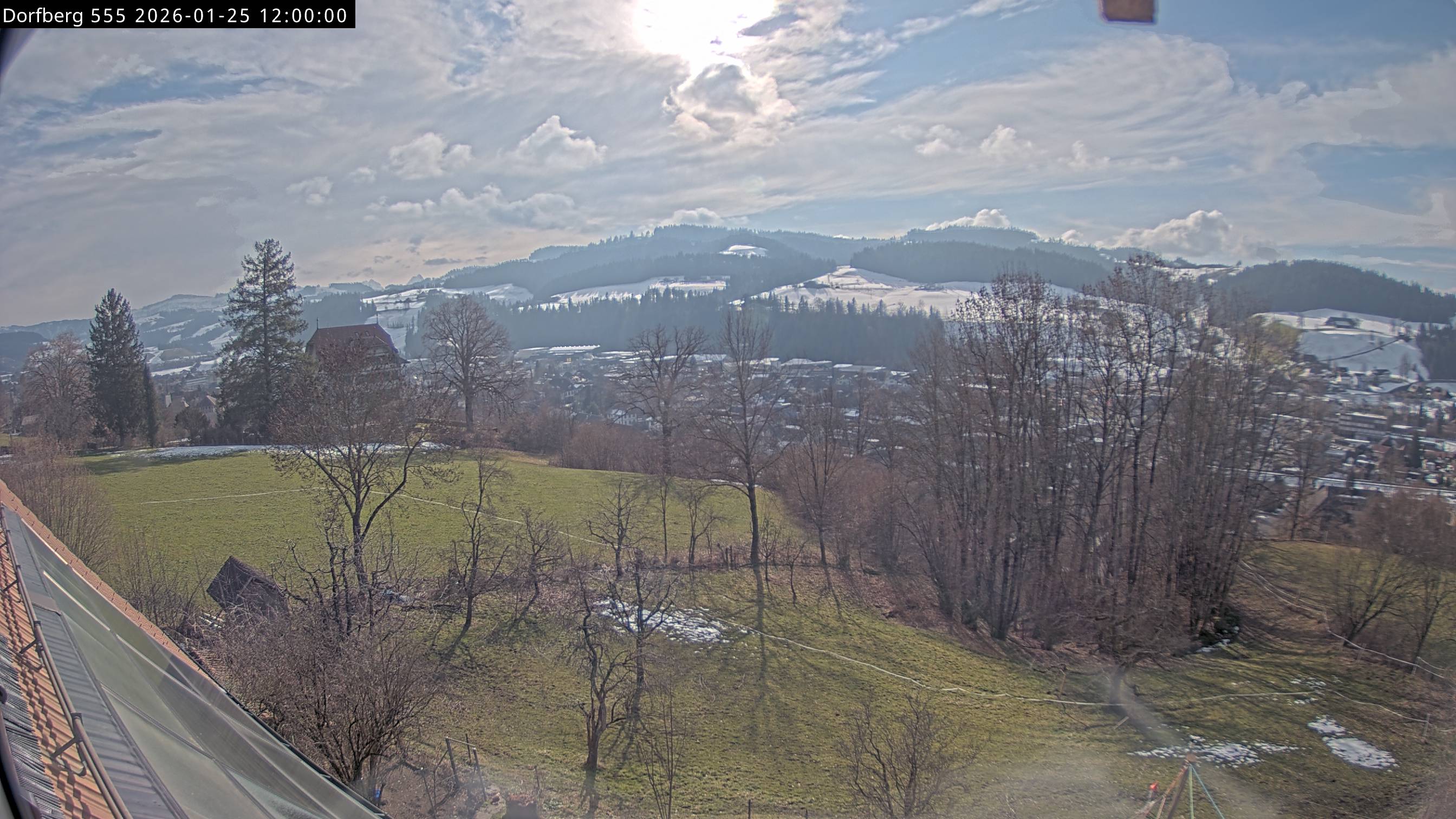 Webcam-Bild: Aussicht vom Dorfberg in Langnau 20260125-120000