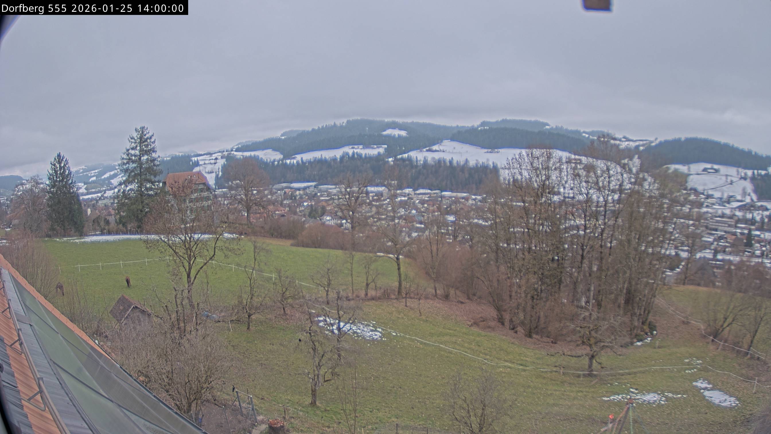 Webcam-Bild: Aussicht vom Dorfberg in Langnau 20260125-140000