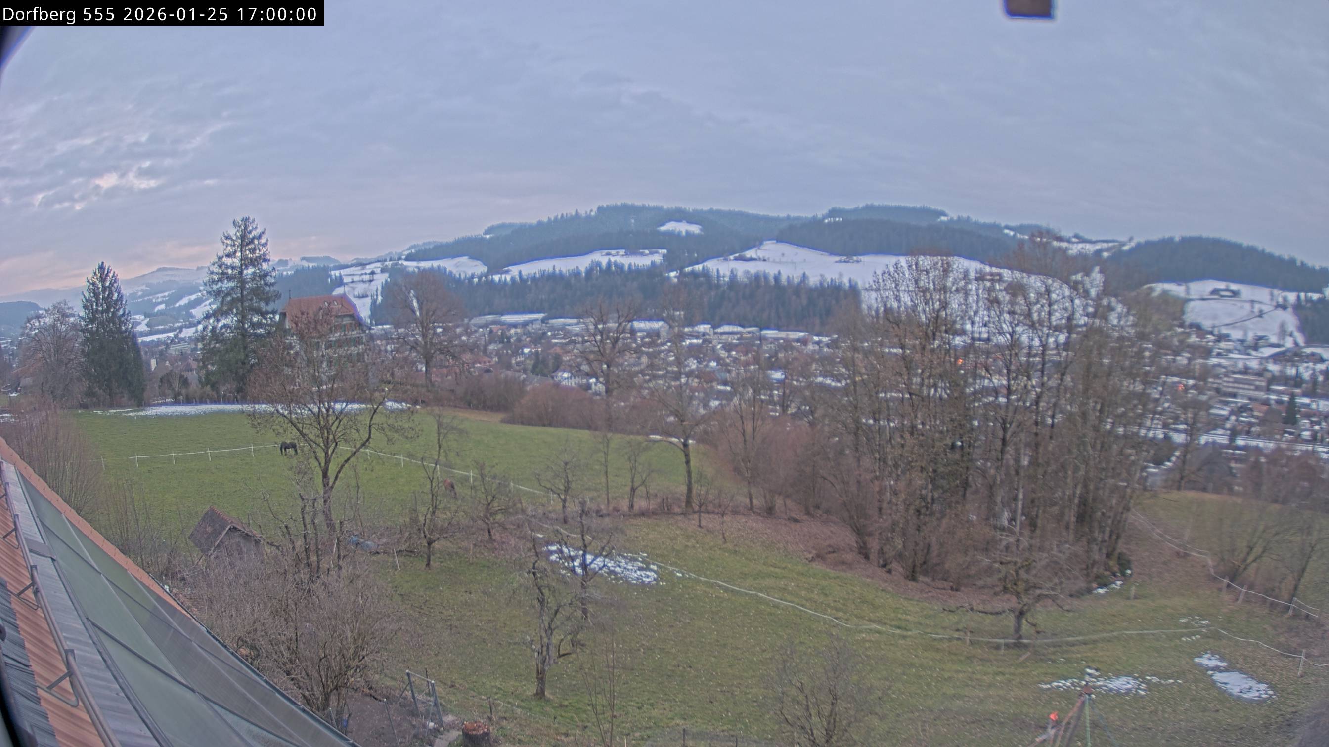 Webcam-Bild: Aussicht vom Dorfberg in Langnau 20260125-170000