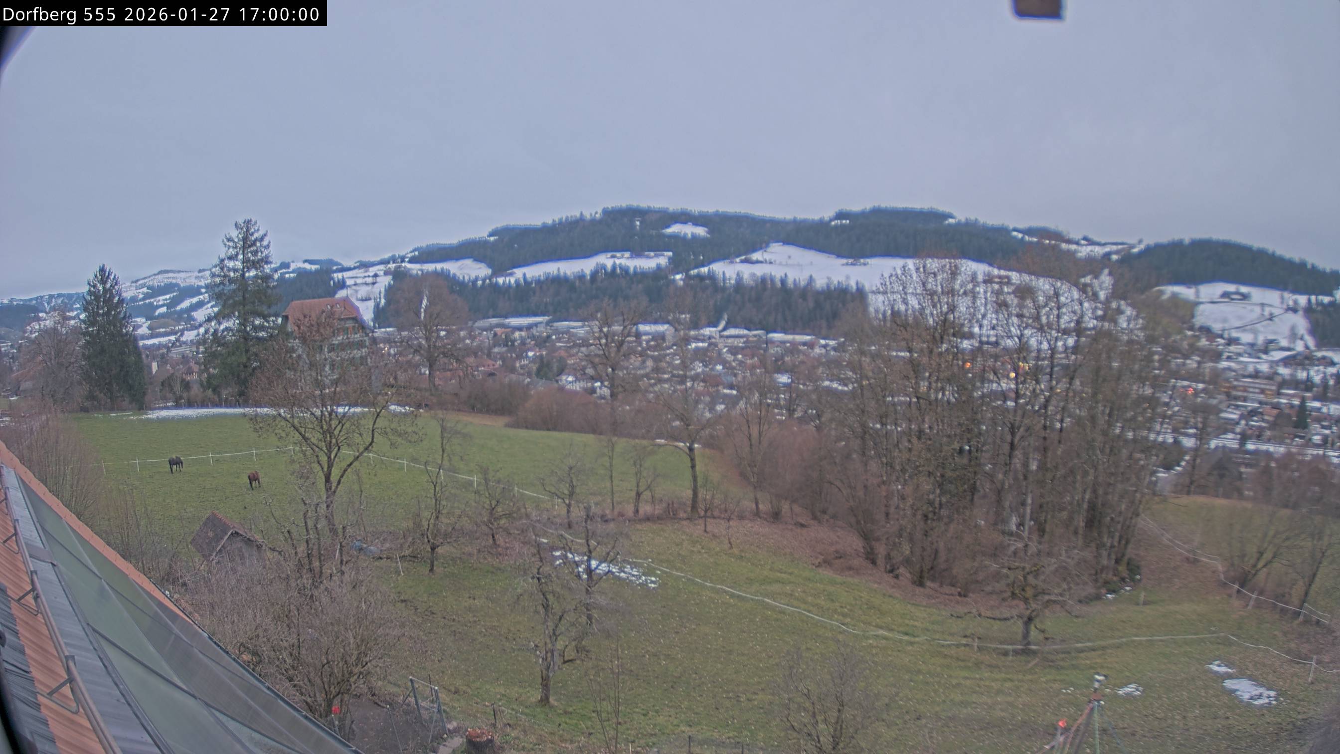 Webcam-Bild: Aussicht vom Dorfberg in Langnau 20260127-170000