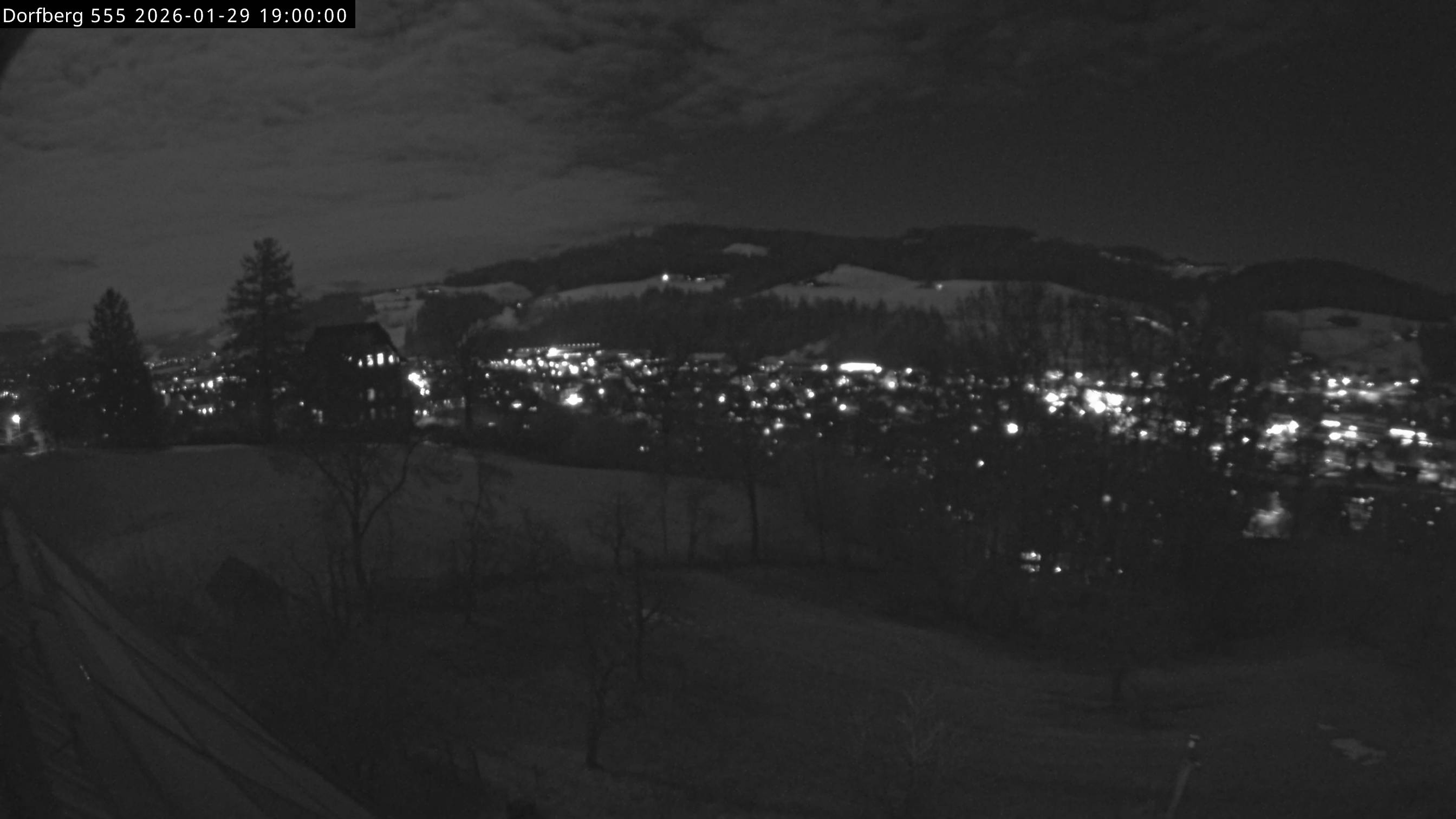 Webcam-Bild: Aussicht vom Dorfberg in Langnau 20260129-190000
