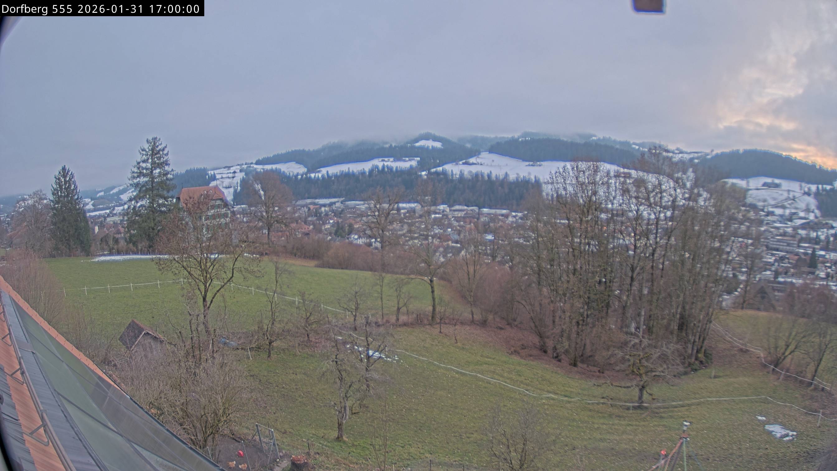 Webcam-Bild: Aussicht vom Dorfberg in Langnau 20260131-170000