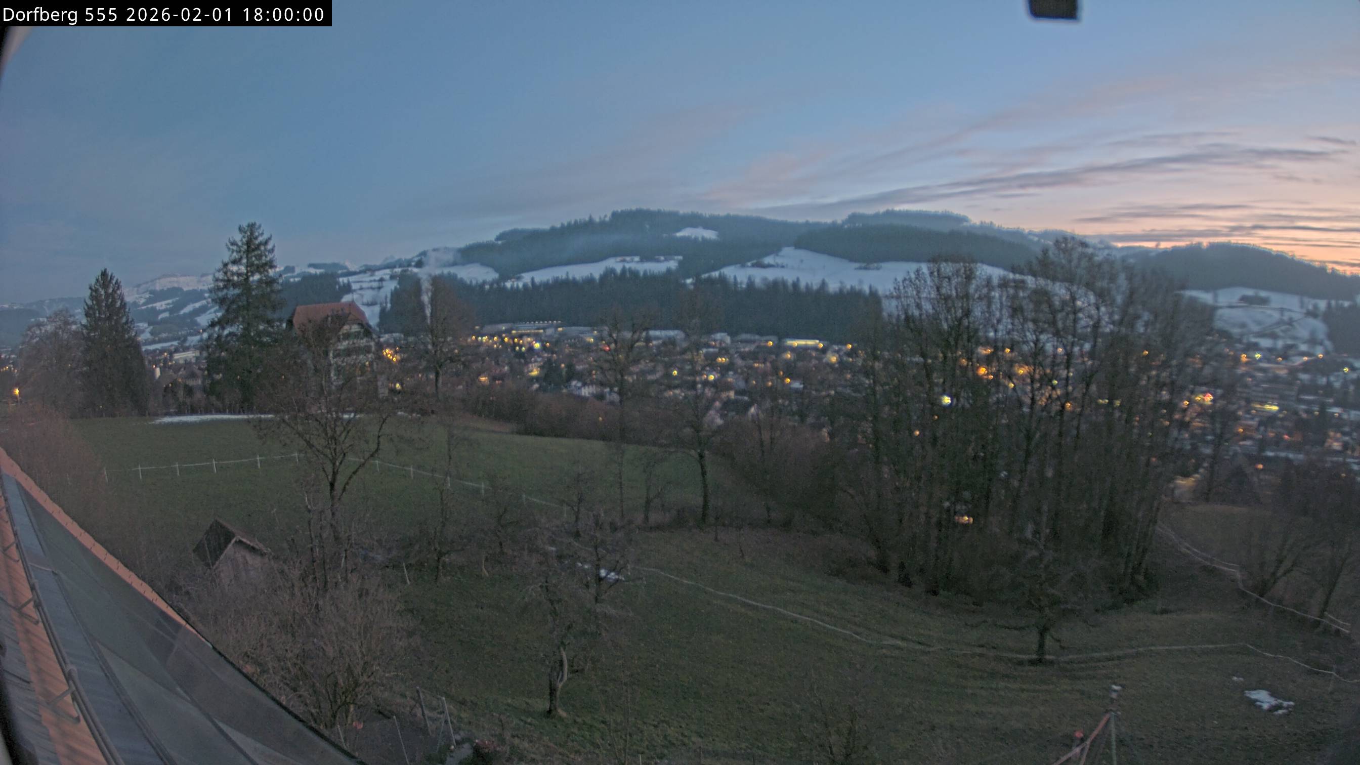 Webcam-Bild: Aussicht vom Dorfberg in Langnau 20260201-180000