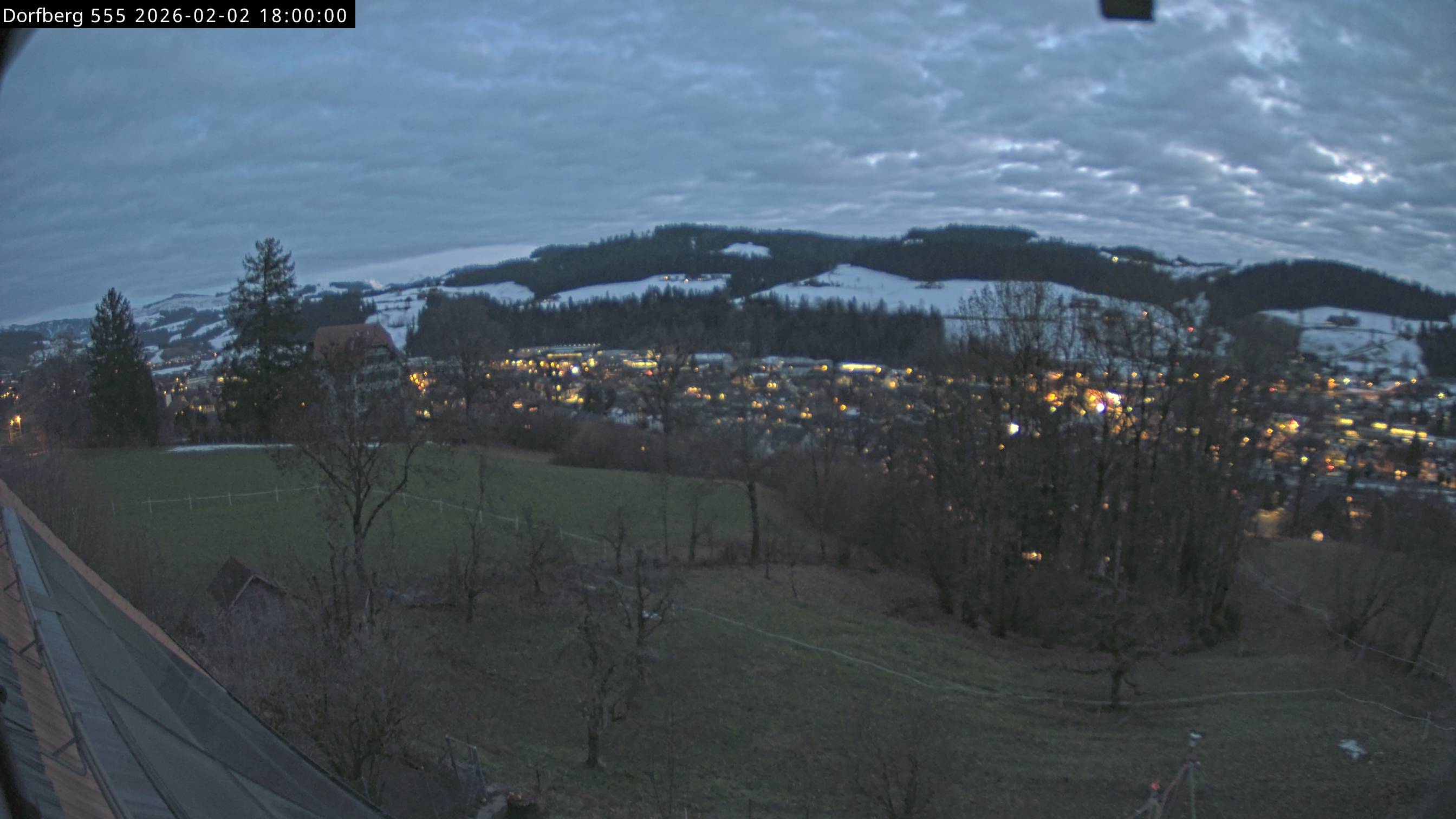 Webcam-Bild: Aussicht vom Dorfberg in Langnau 20260202-180000