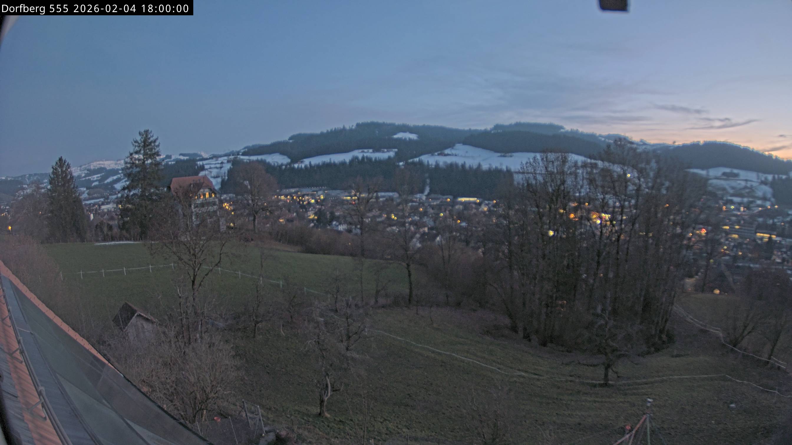 Webcam-Bild: Aussicht vom Dorfberg in Langnau 20260204-180000
