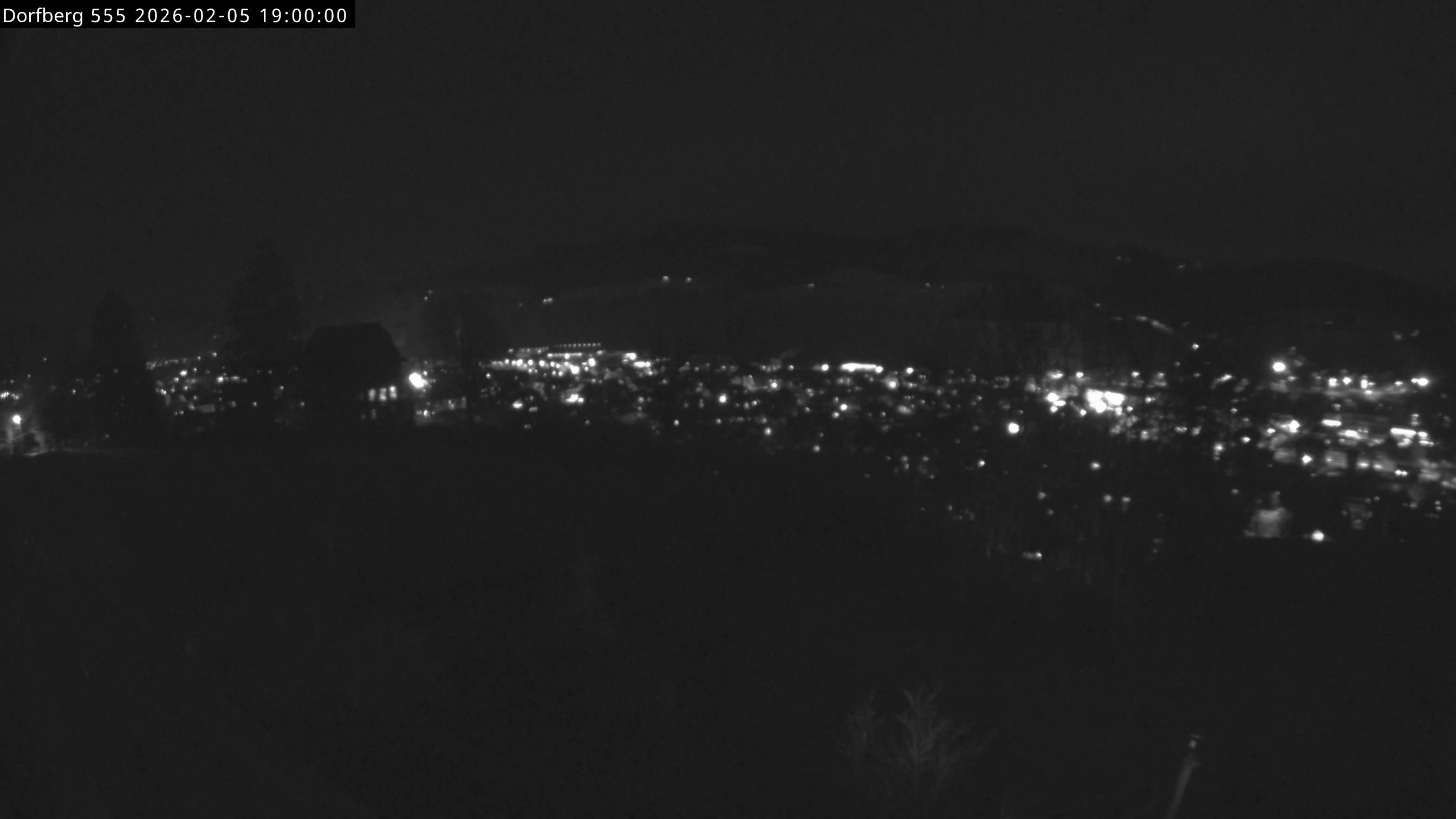 Webcam-Bild: Aussicht vom Dorfberg in Langnau 20260205-190000