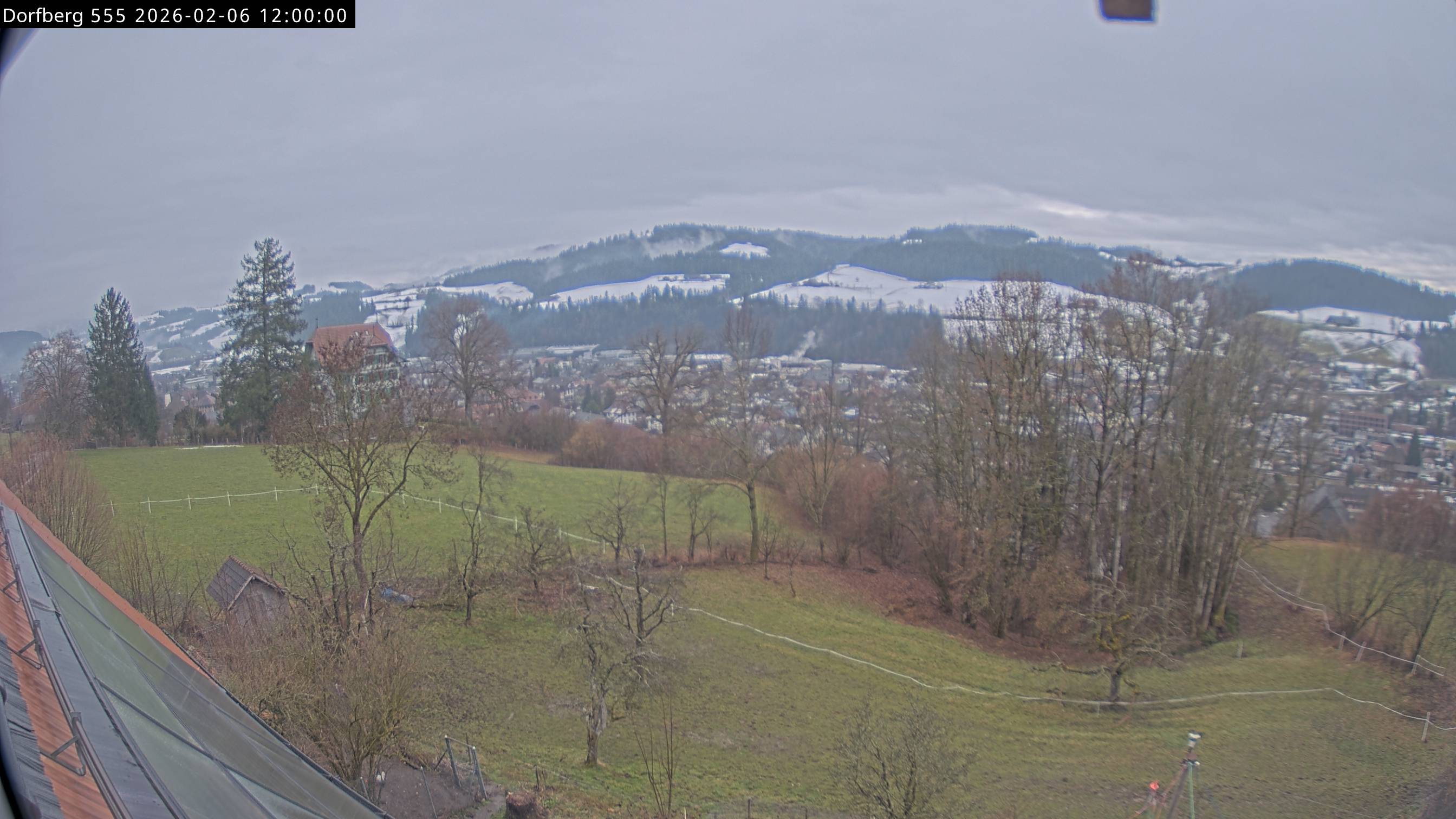 Webcam-Bild: Aussicht vom Dorfberg in Langnau 20260206-120000