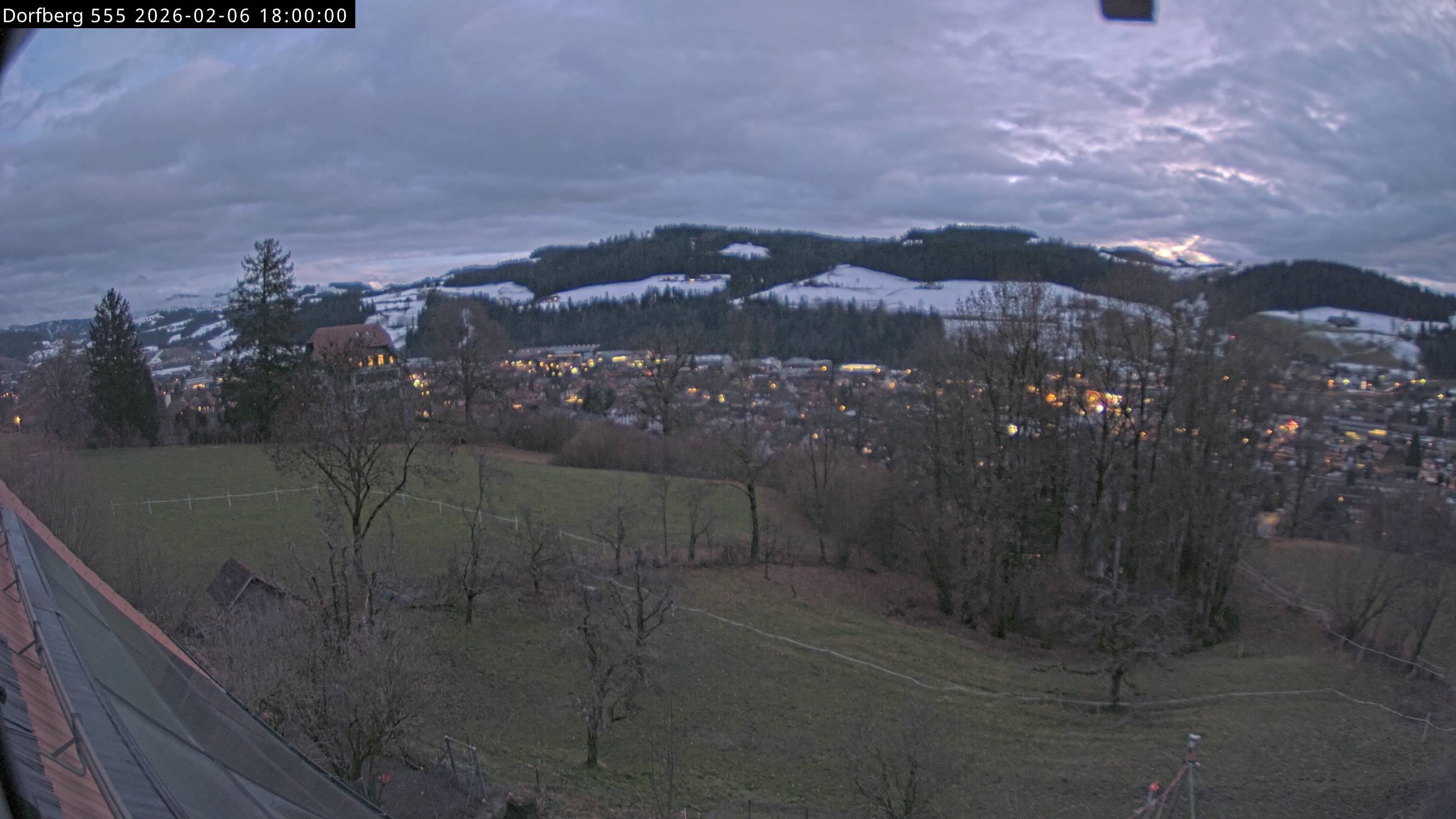 Webcam-Bild: Aussicht vom Dorfberg in Langnau 20260206-180000