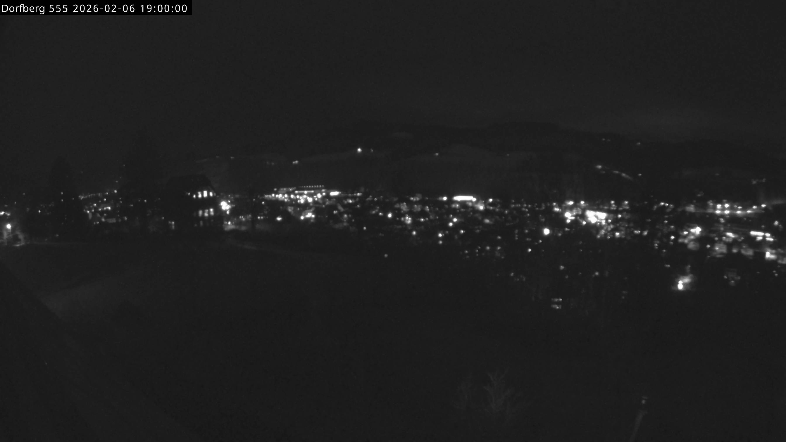 Webcam-Bild: Aussicht vom Dorfberg in Langnau 20260206-190000