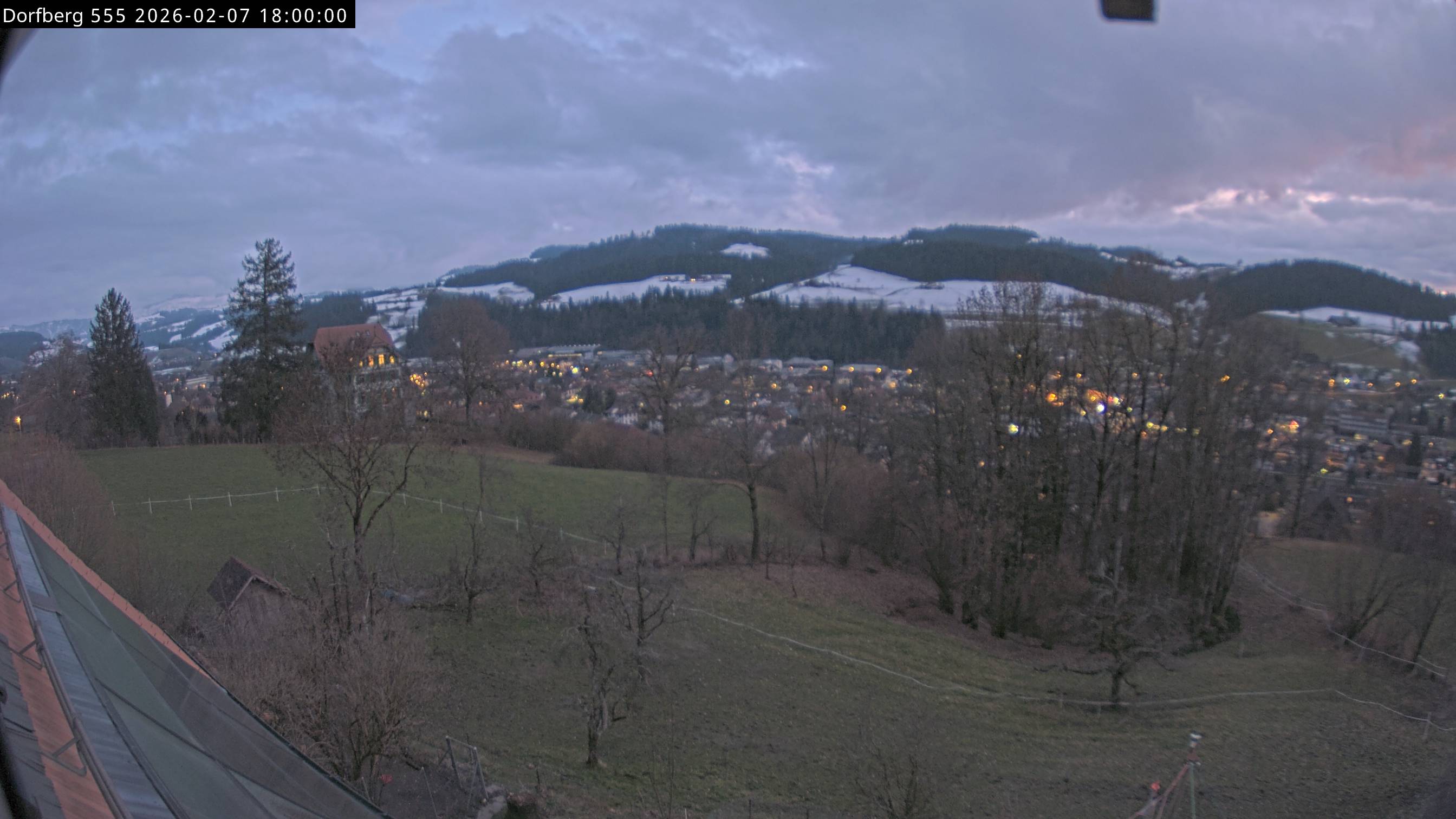 Webcam-Bild: Aussicht vom Dorfberg in Langnau 20260207-180000