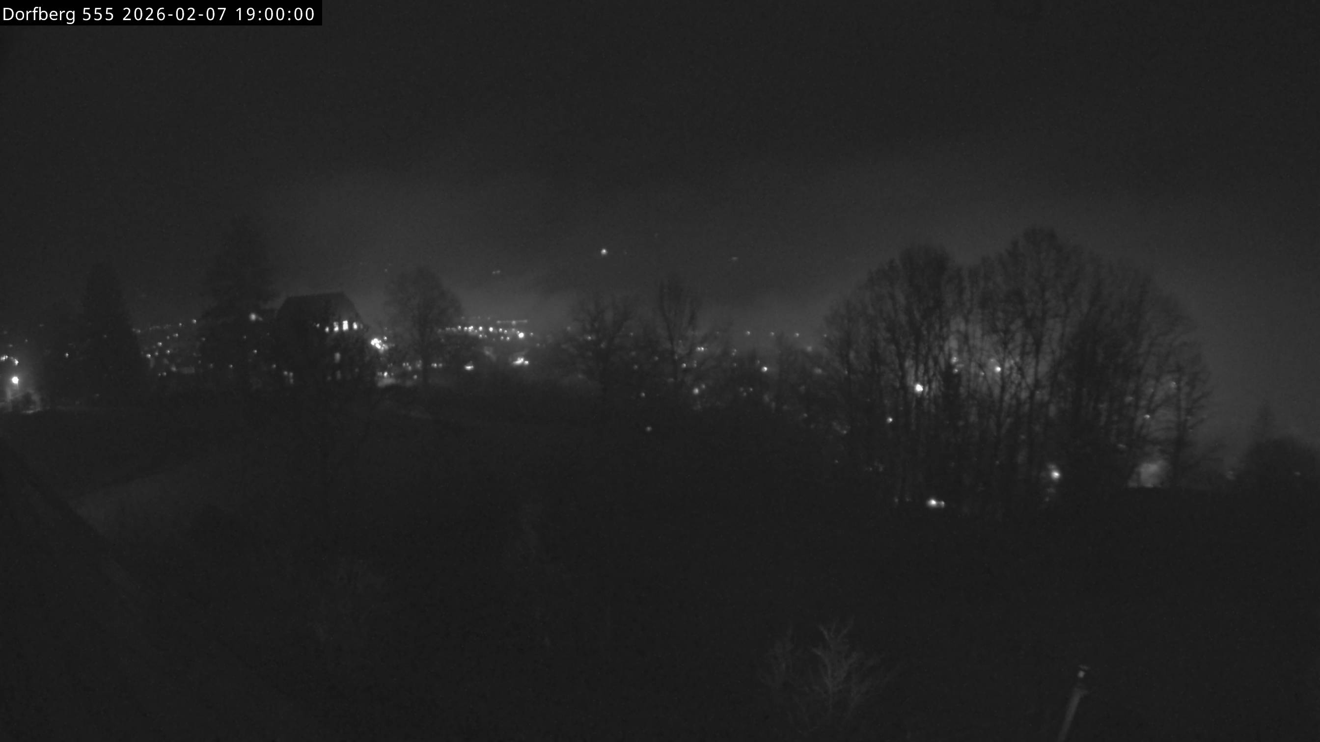 Webcam-Bild: Aussicht vom Dorfberg in Langnau 20260207-190000