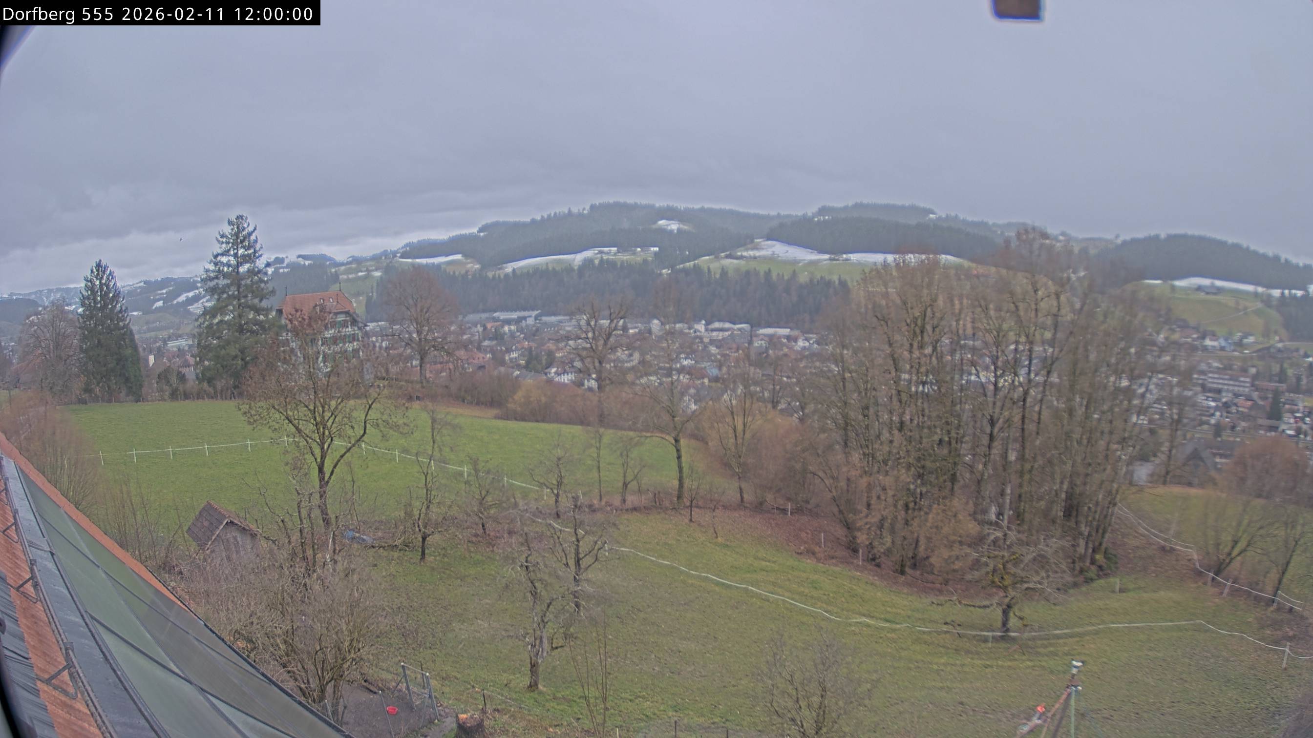 Webcam-Bild: Aussicht vom Dorfberg in Langnau 20260211-120000