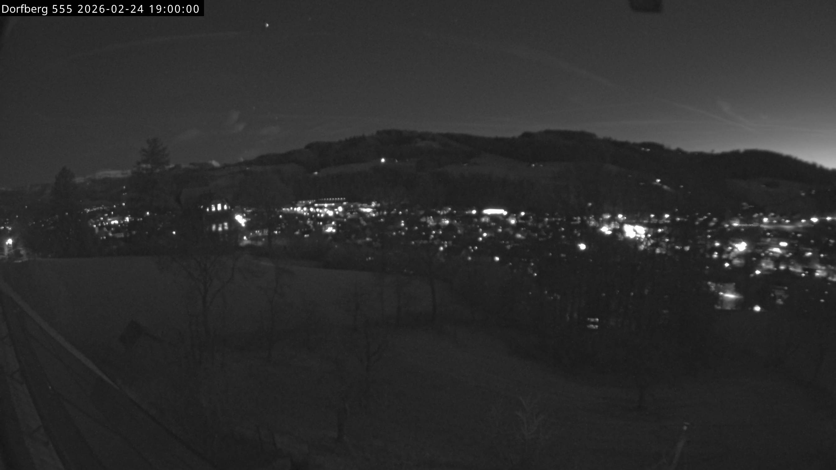 Webcam-Bild: Aussicht vom Dorfberg in Langnau 20260224-190000
