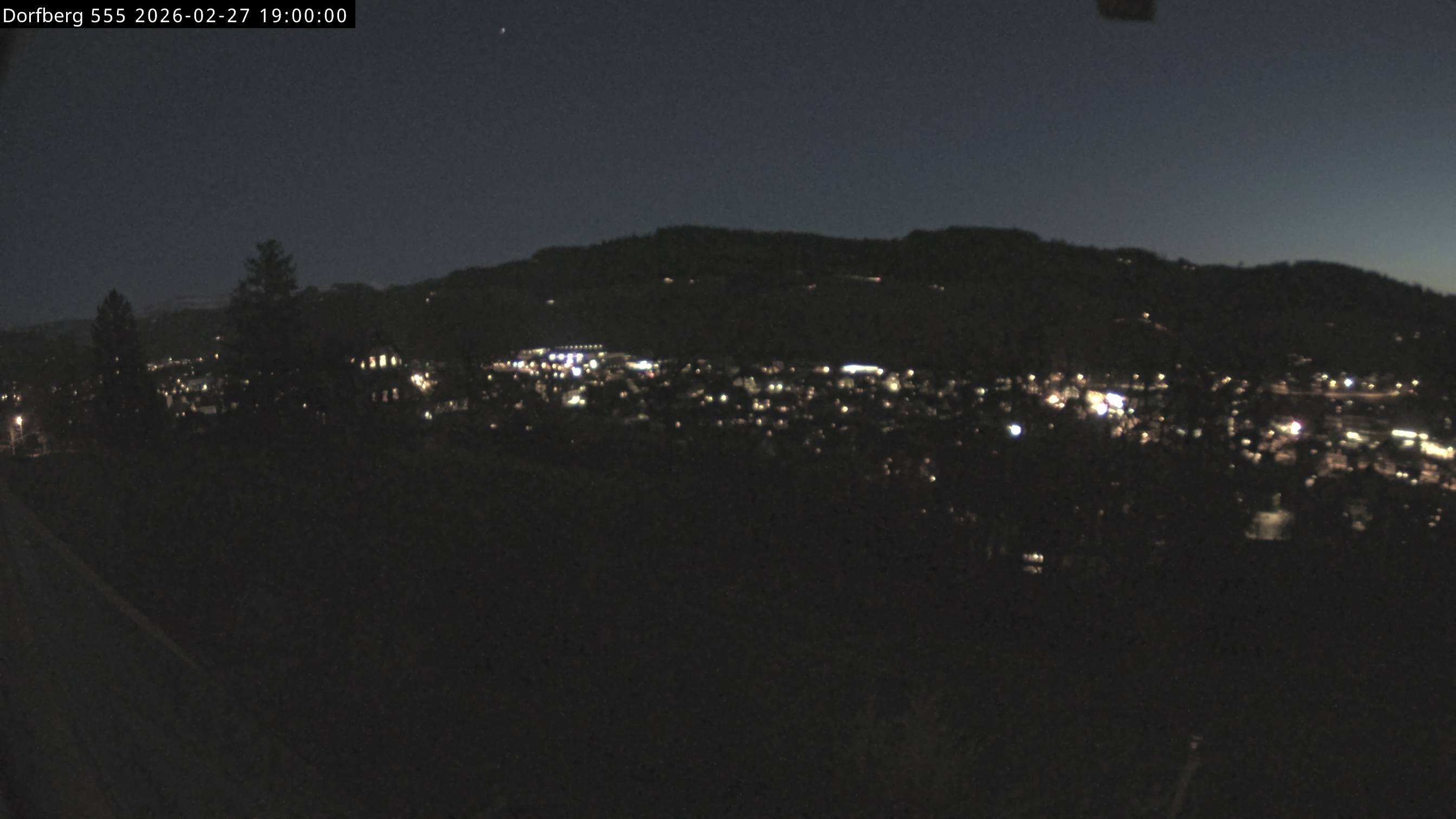 Webcam-Bild: Aussicht vom Dorfberg in Langnau 20260227-190000